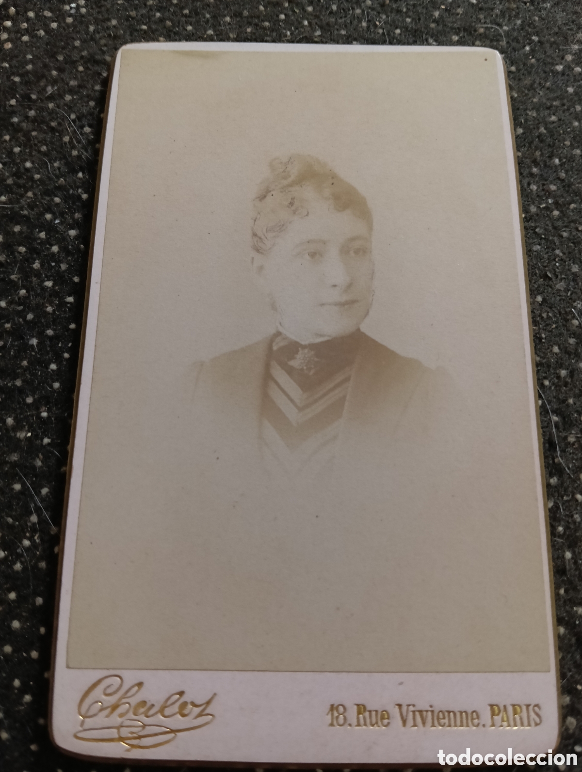 Fotograf&iacute;a antigua: 1865-1910 Fotograf&iacute;a Victoriana en cart&oacute;n de una se&ntilde;ora de la &eacute;poca mide 11 x 6,5 aprox.
