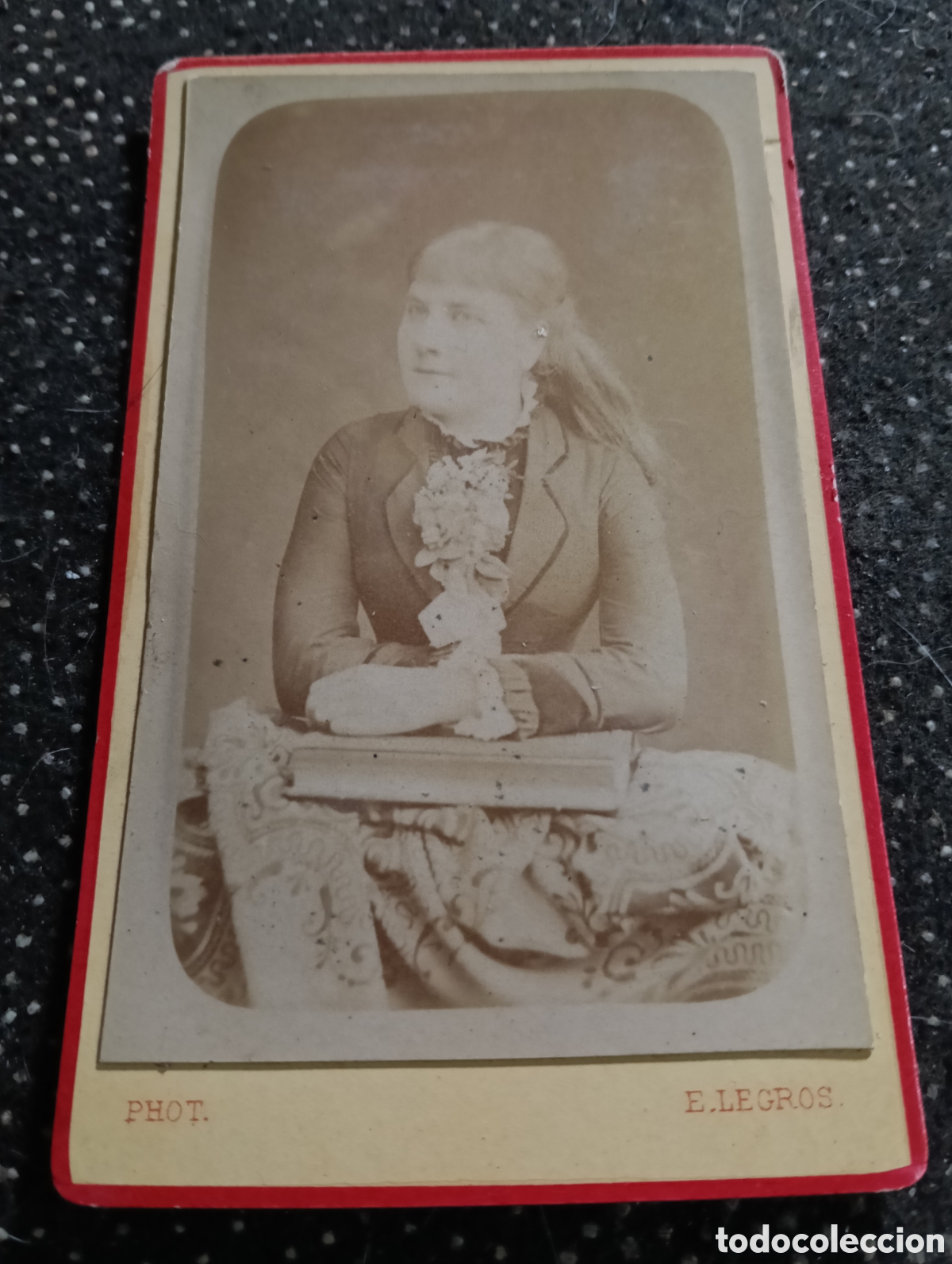 Fotograf&iacute;a antigua: 1865-1910 Fotograf&iacute;a Victoriana en cart&oacute;n de una se&ntilde;ora de la &eacute;poca mide 11 x 6,5 aprox.