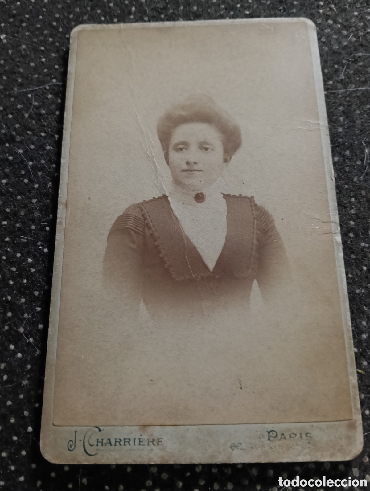 Fotograf&iacute;a antigua: 1865-1910 Fotograf&iacute;a Victoriana en cart&oacute;n de una se&ntilde;ora de la &eacute;poca mide 11 x 6,5 aprox.