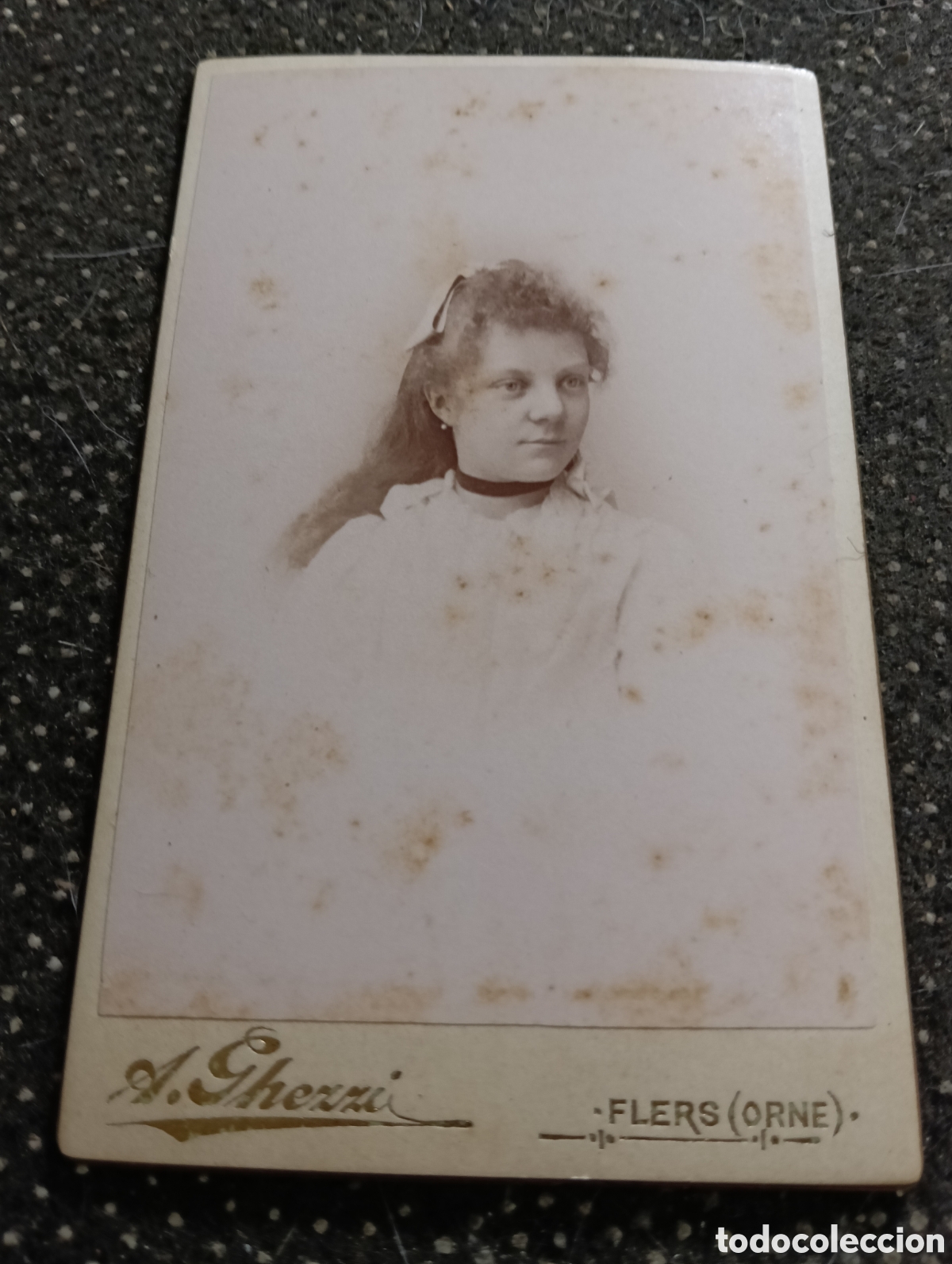 Fotograf&iacute;a antigua: 1865-1910 Fotograf&iacute;a Victoriana en cart&oacute;n de una se&ntilde;ora de la &eacute;poca mide 11 x 6,5 aprox.