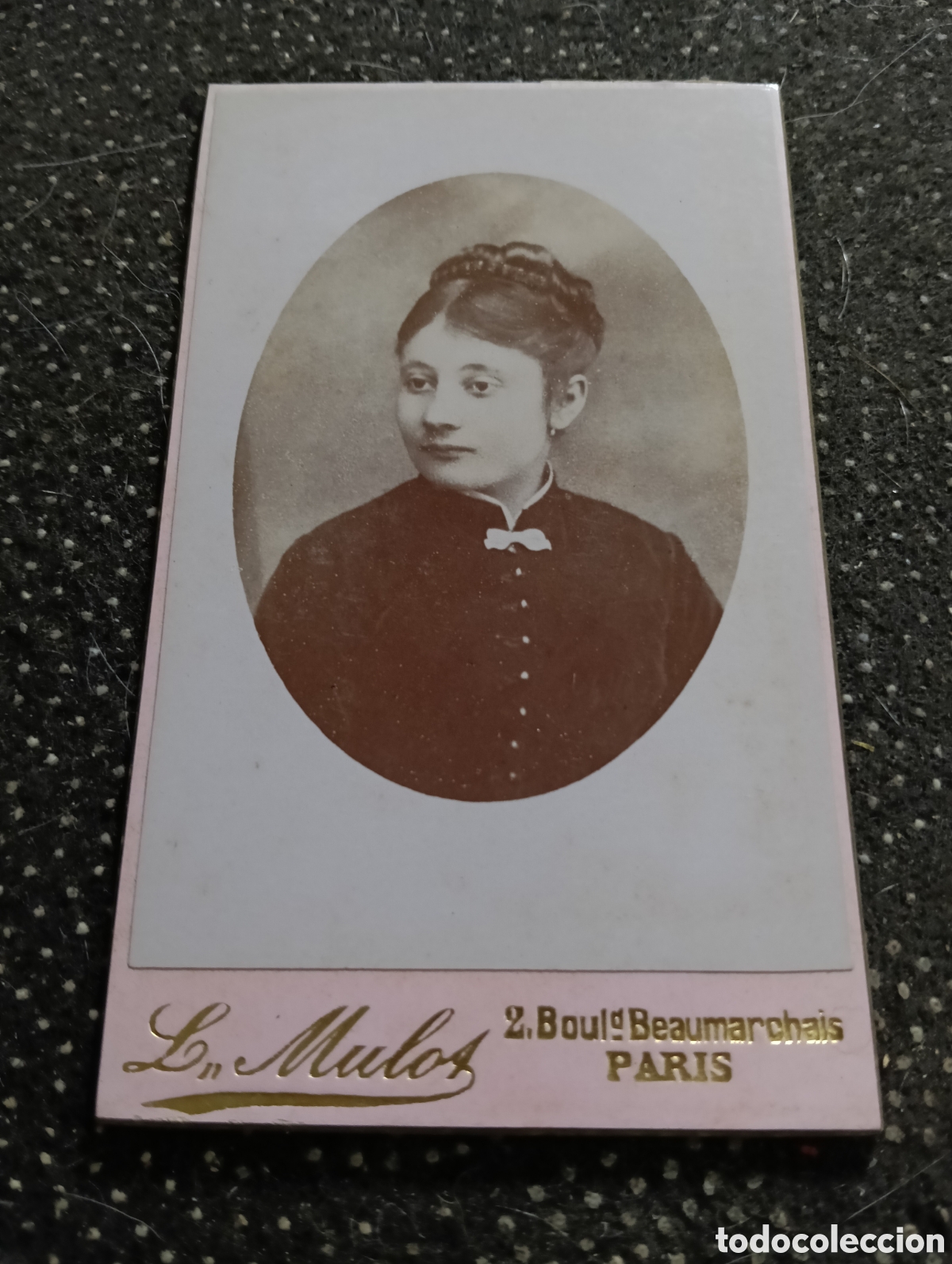 Fotograf&iacute;a antigua: 1865-1910 Fotograf&iacute;a Victoriana en cart&oacute;n de una se&ntilde;ora de la &eacute;poca mide 11 x 6,5 aprox.