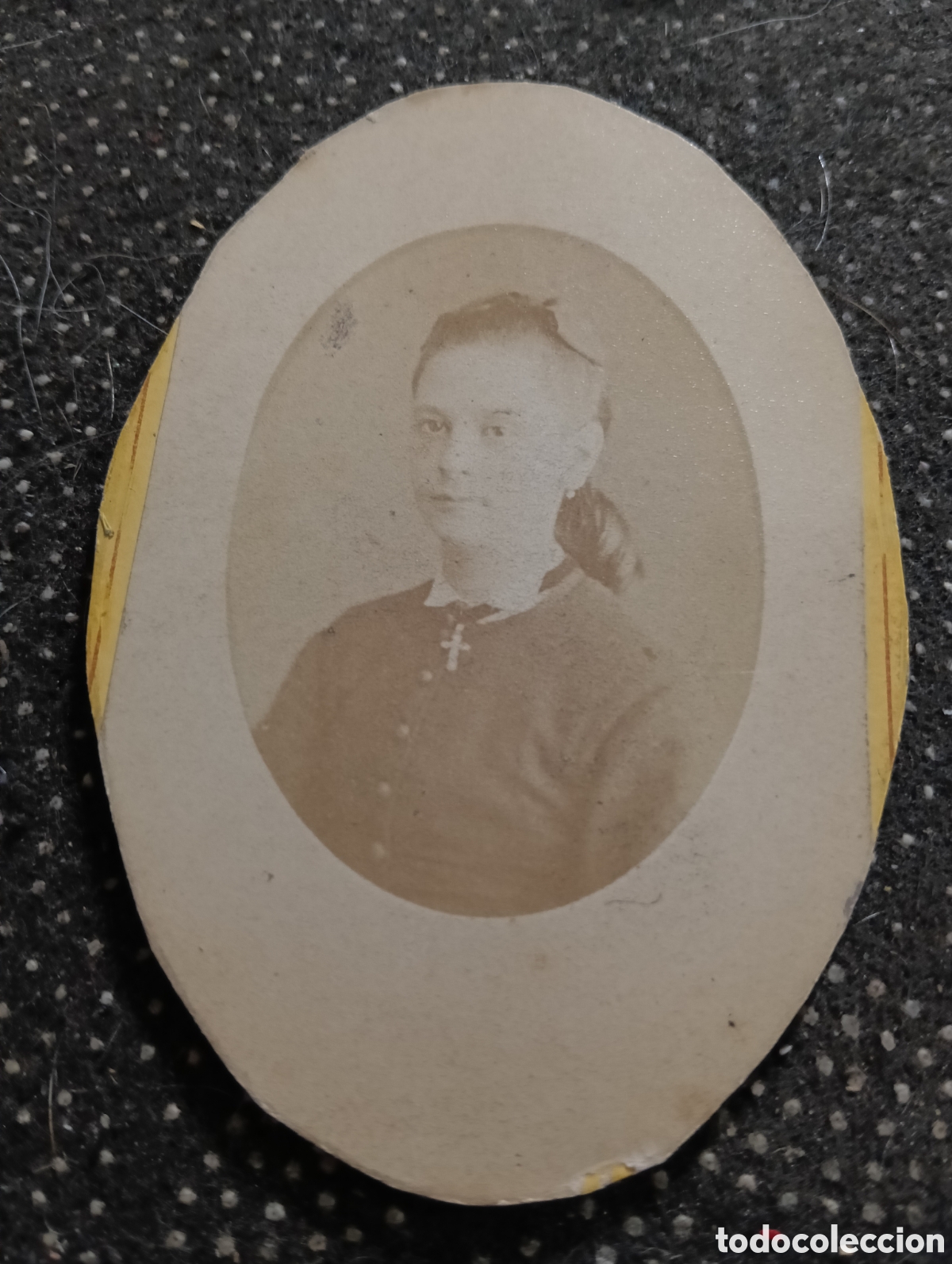 Fotograf&iacute;a antigua: 1865-1910 Fotograf&iacute;a Victoriana en cart&oacute;n de una se&ntilde;ora de la &eacute;poca mide 11 x 6,5 aprox.