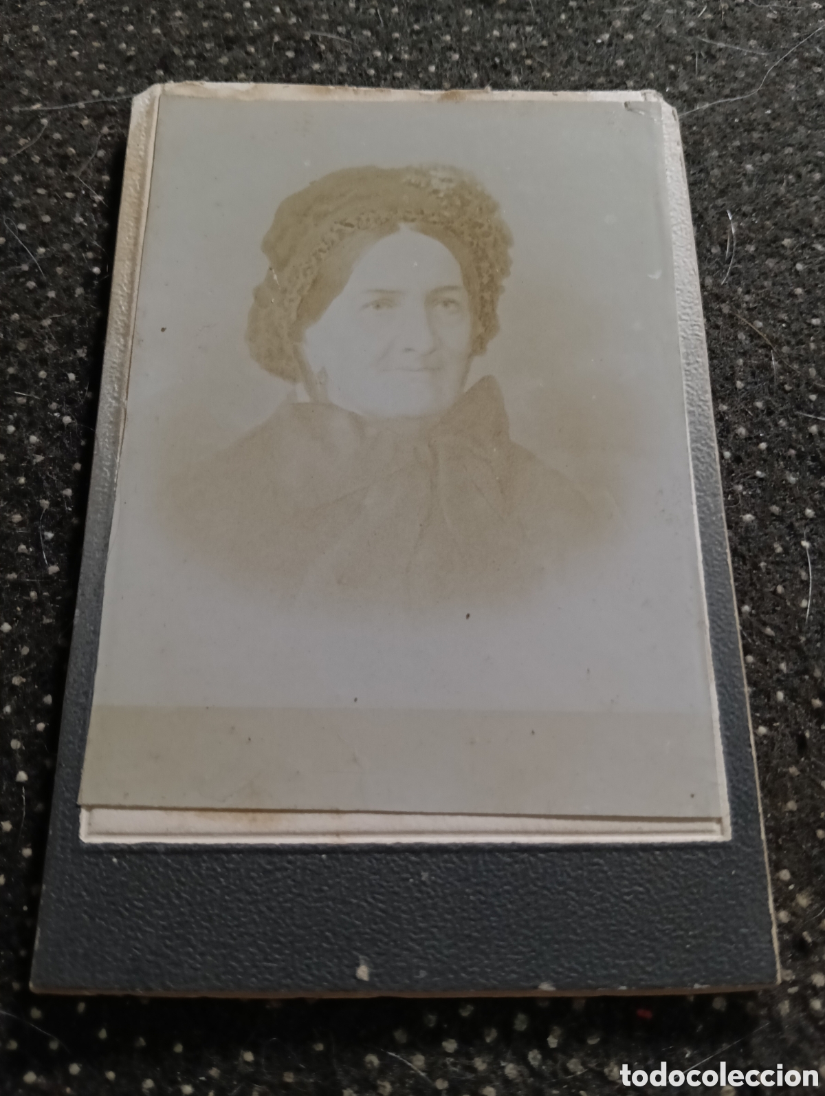 Fotograf&iacute;a antigua: 1865-1910 Fotograf&iacute;a Victoriana en cart&oacute;n de una se&ntilde;ora de la &eacute;poca mide 11 x 6,5 aprox.
