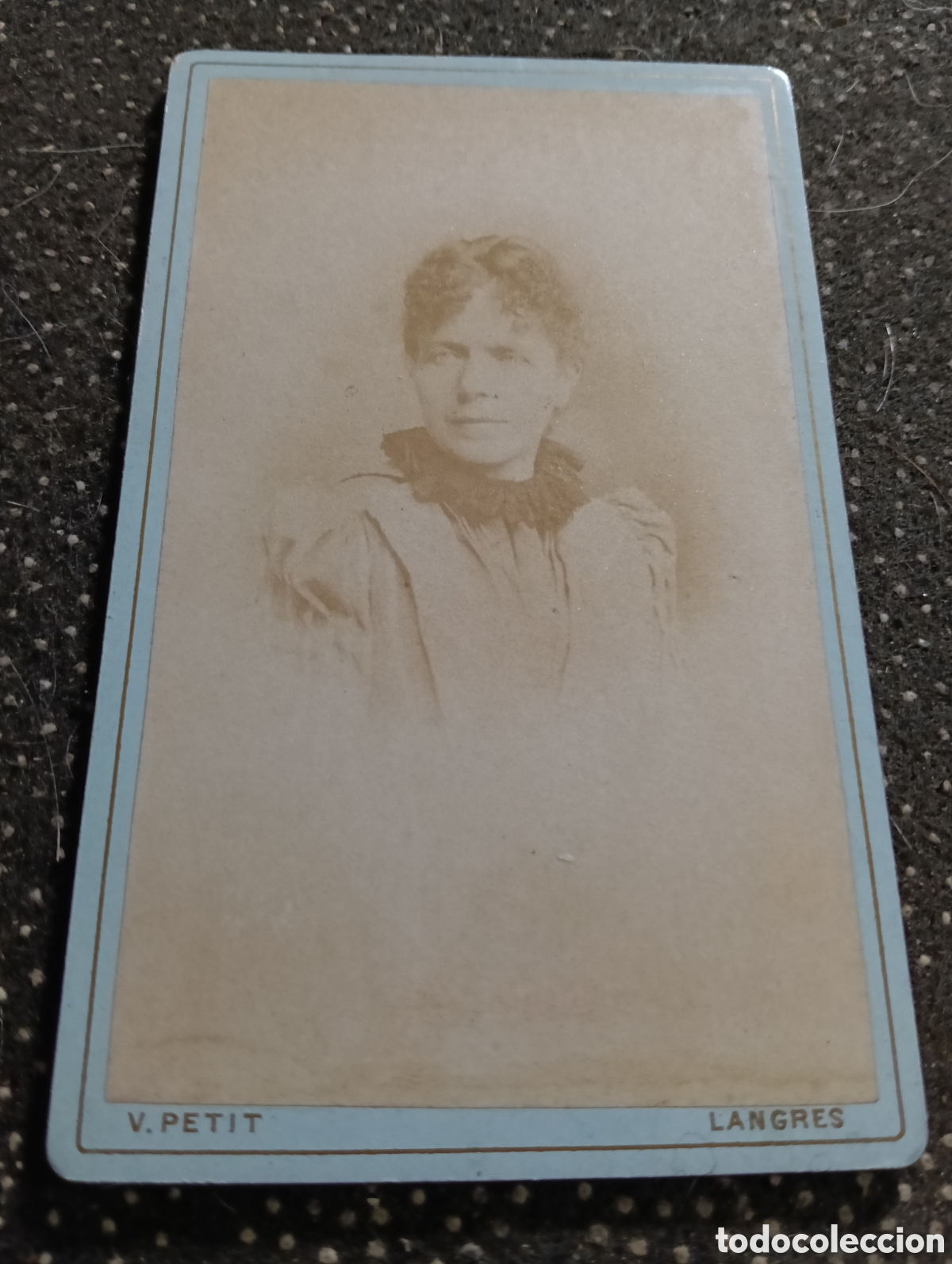 Fotograf&iacute;a antigua: 1865-1910 Fotograf&iacute;a Victoriana en cart&oacute;n de una se&ntilde;ora de la &eacute;poca mide 11 x 6,5 aprox.