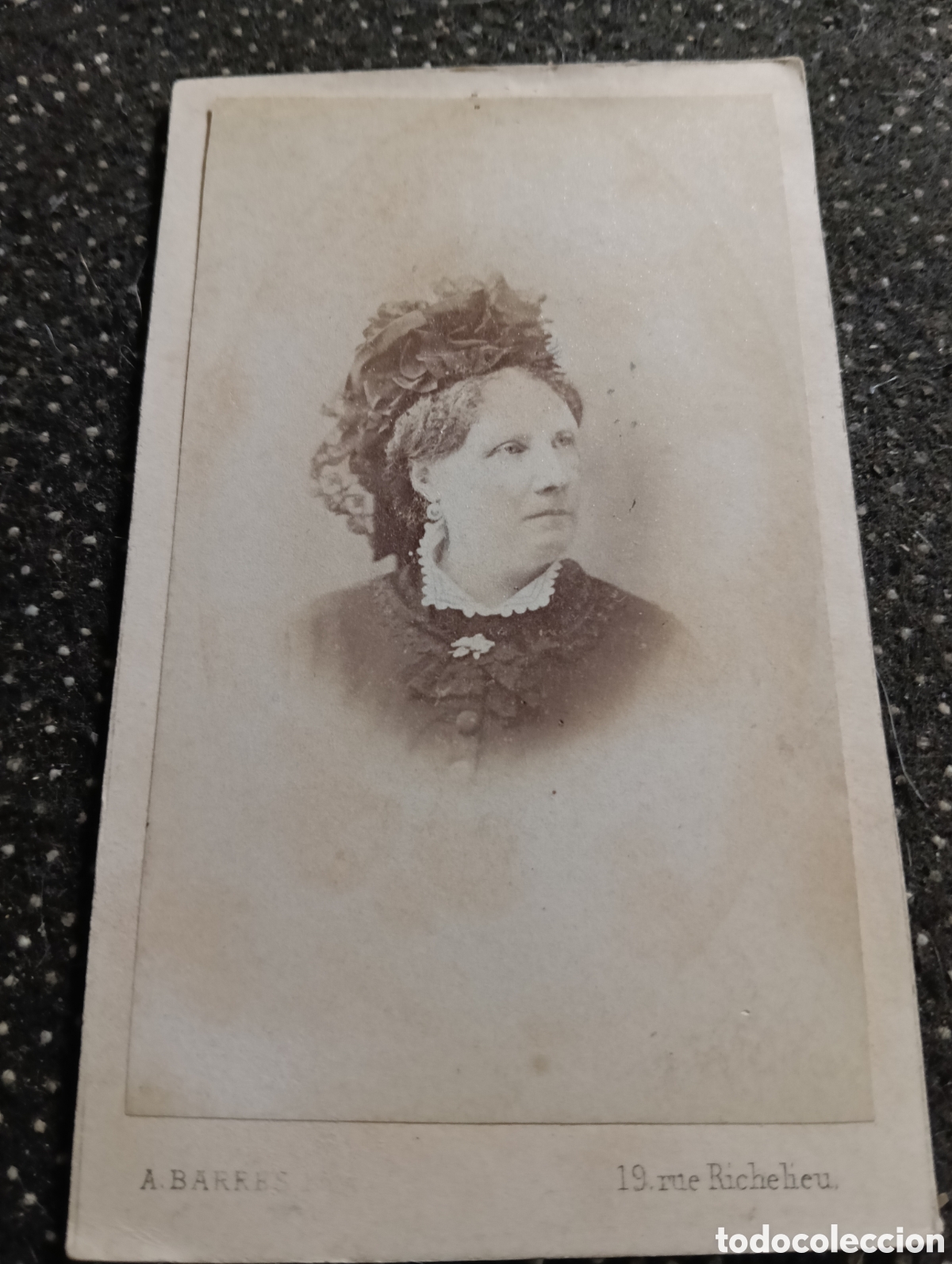 Fotograf&iacute;a antigua: 1865-1910 Fotograf&iacute;a Victoriana en cart&oacute;n de una se&ntilde;ora de la &eacute;poca mide 11 x 6,5 aprox.