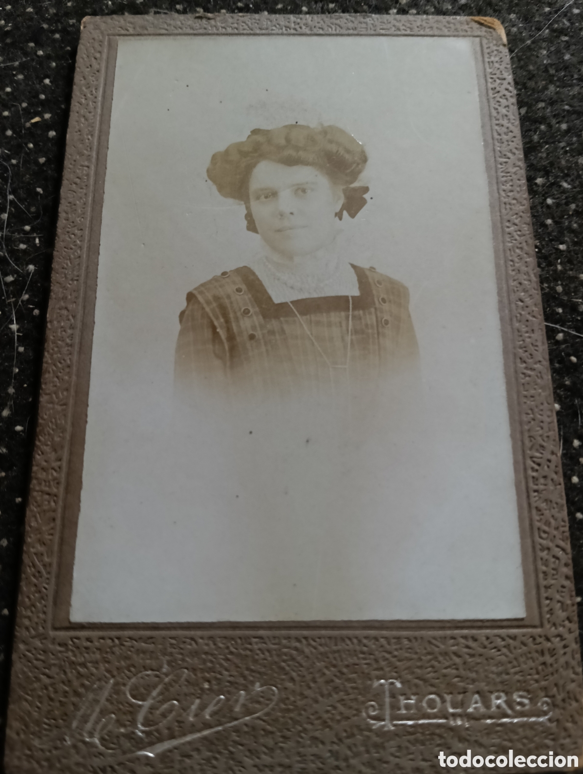 Fotograf&iacute;a antigua: 1865-1910 Fotograf&iacute;a Victoriana en cart&oacute;n de una se&ntilde;ora de la &eacute;poca mide 11 x 6,5 aprox.