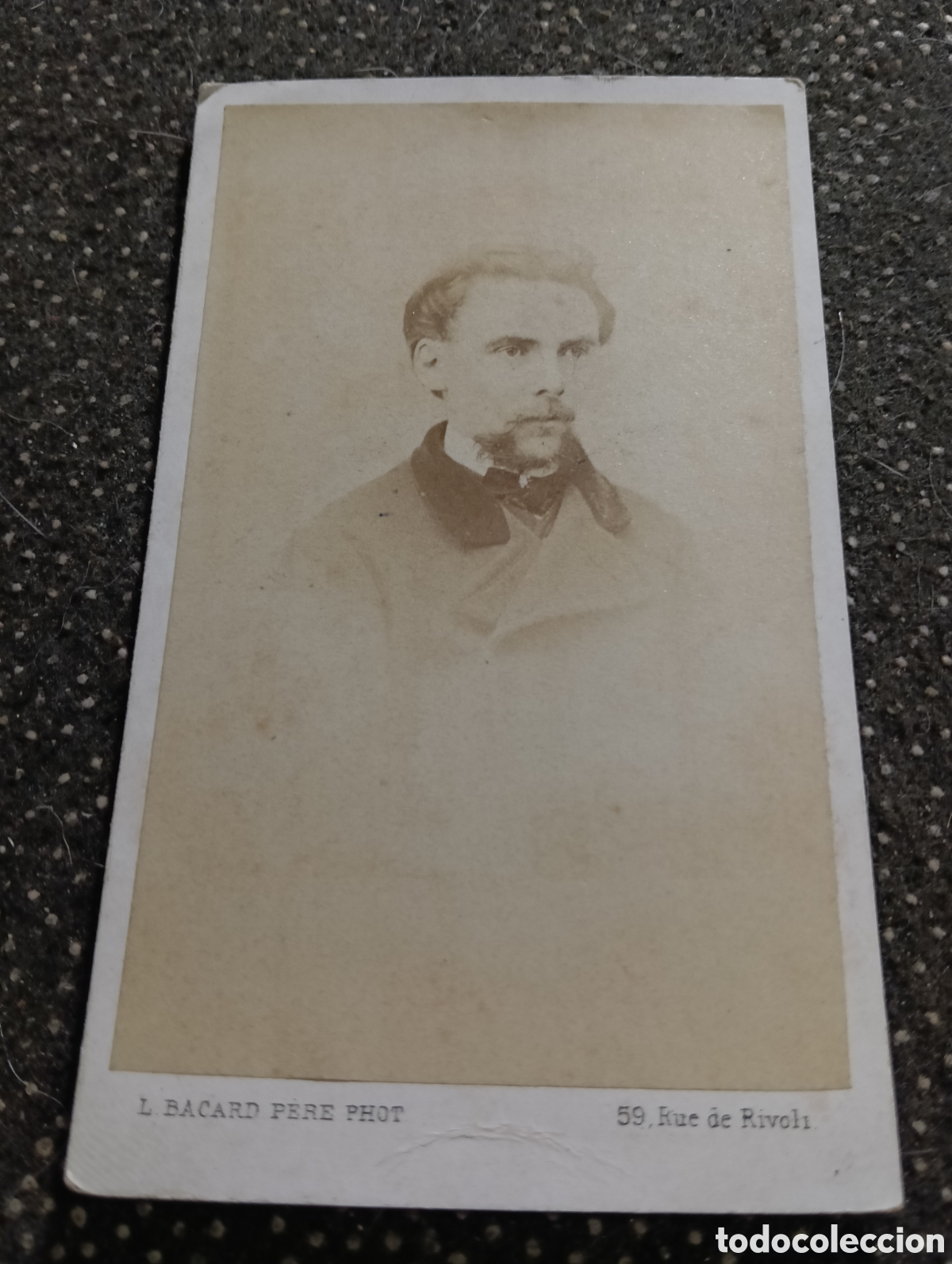 Fotograf&iacute;a antigua: 1865-1910 Fotograf&iacute;a Victoriana en cart&oacute;n de un se&ntilde;or de la &eacute;poca mide 11 x 6,5 aprox.