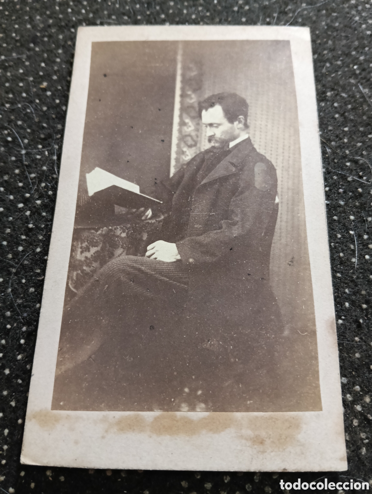 Fotograf&iacute;a antigua: 1865-1910 Fotograf&iacute;a Victoriana en cart&oacute;n de un se&ntilde;or de la &eacute;poca mide 11 x 6,5 aprox.