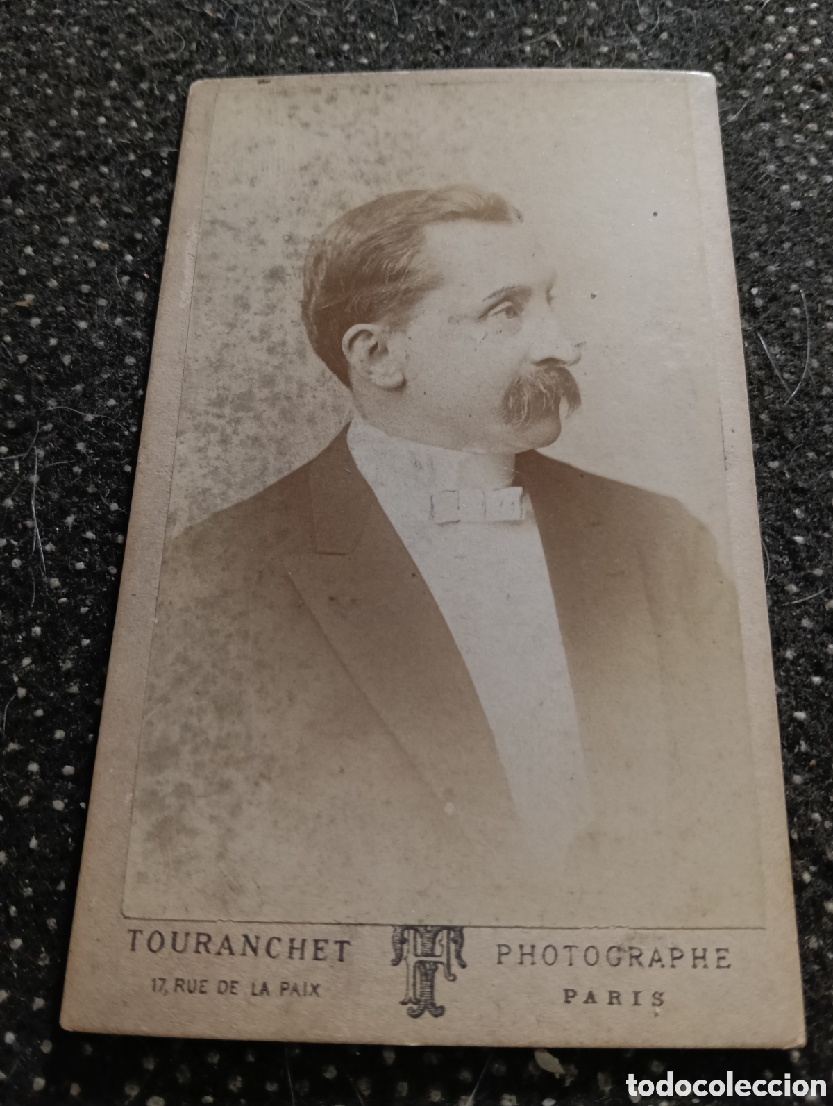Fotograf&iacute;a antigua: 1865-1910 Fotograf&iacute;a Victoriana en cart&oacute;n de un se&ntilde;or de la &eacute;poca mide 11 x 6,5 aprox.