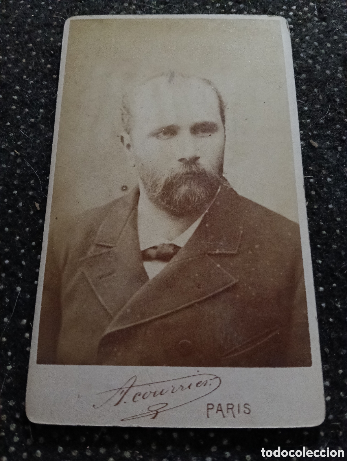 Fotograf&iacute;a antigua: 1865-1910 Fotograf&iacute;a Victoriana en cart&oacute;n de un se&ntilde;or de la &eacute;poca mide 11 x 6,5 aprox.