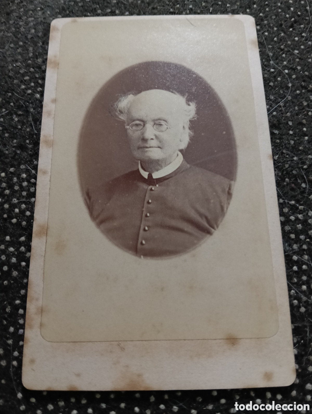Fotograf&iacute;a antigua: 1865-1910 Fotograf&iacute;a Victoriana en cart&oacute;n de un se&ntilde;or de la &eacute;poca mide 11 x 6,5 aprox.