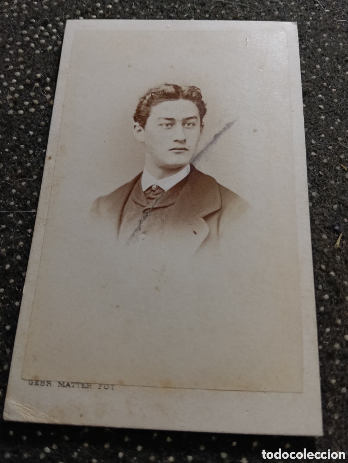 Fotograf&iacute;a antigua: 1865-1910 Fotograf&iacute;a Victoriana en cart&oacute;n de un se&ntilde;or de la &eacute;poca mide 11 x 6,5 aprox.