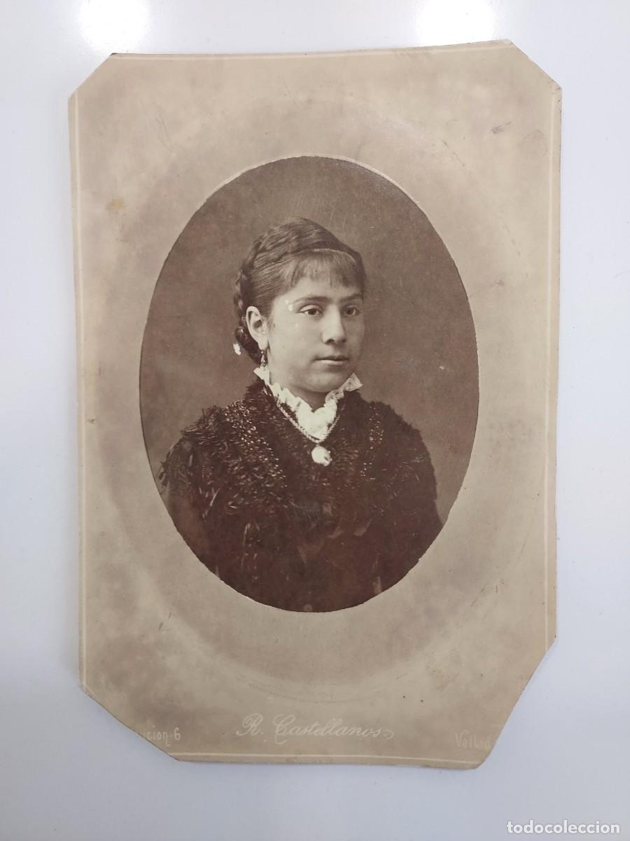 Fotograf&iacute;a antigua: FOTOGRAFo DE R. CASTELLANOS, VALLADOLID. ESTUDIO MUJER JOVEN. 15 X 10 CM. CIRCA 1880-1890