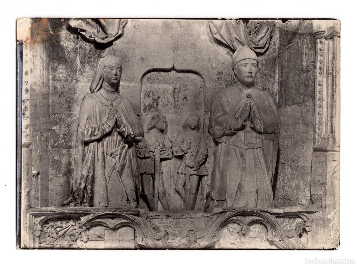 Alte Fotografie: C&Aacute;CERES.- SEPULCRO DE VELASCO. CAPILLA DE SANTA CATALINA EN EL MONASTERIO DE GUADALUPE. 18X12,9.