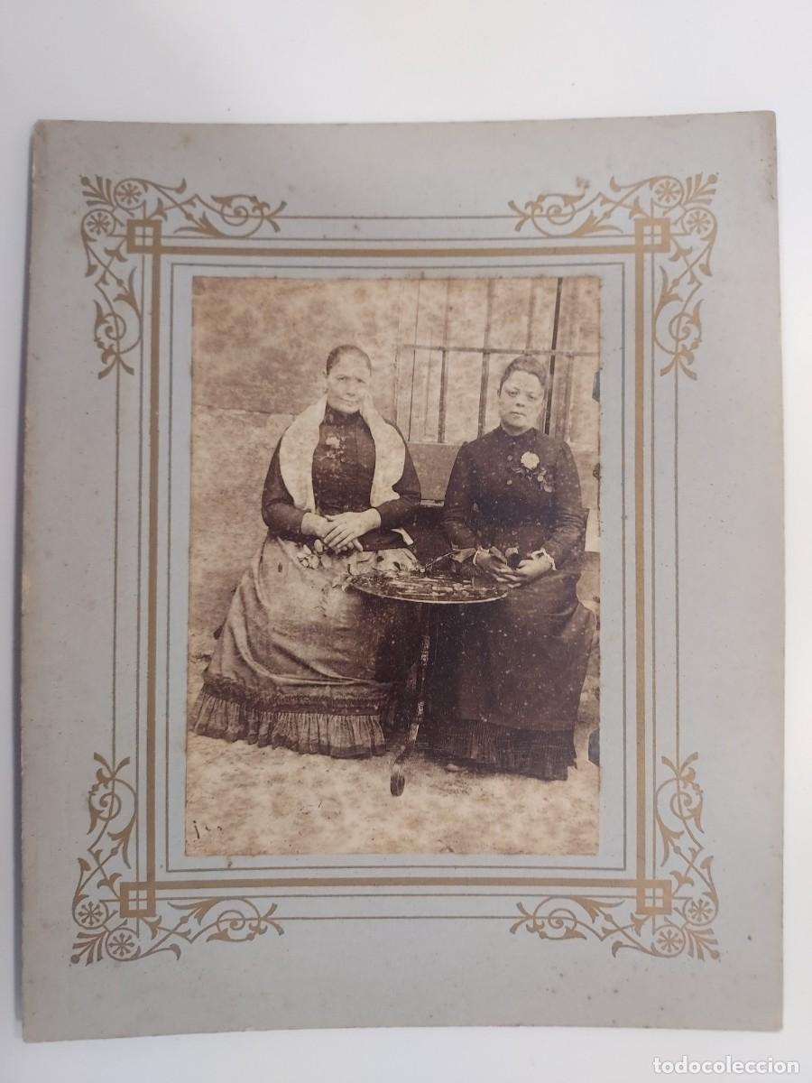 Fotograf&iacute;a antigua: FOTOGRAFIA ANTIGUA RETRATO COSTUMBRISTA DOS SE&Ntilde;ORAS TRAJE TRADICIONAL Y MANTON (c. 1905-1910) 11x8
