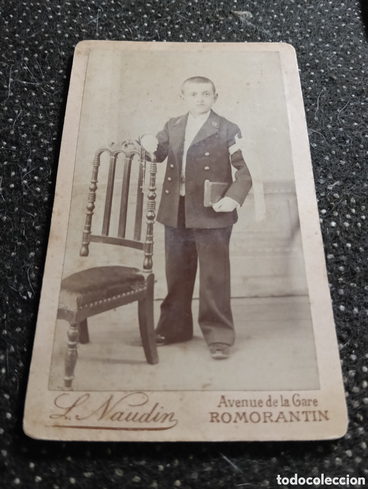 Fotograf&iacute;a antigua: 1865-1910 Fotograf&iacute;a Victoriana en cart&oacute;n de un ni&ntilde;o o una ni&ntilde;a mide 11 x 6,5 aprox.