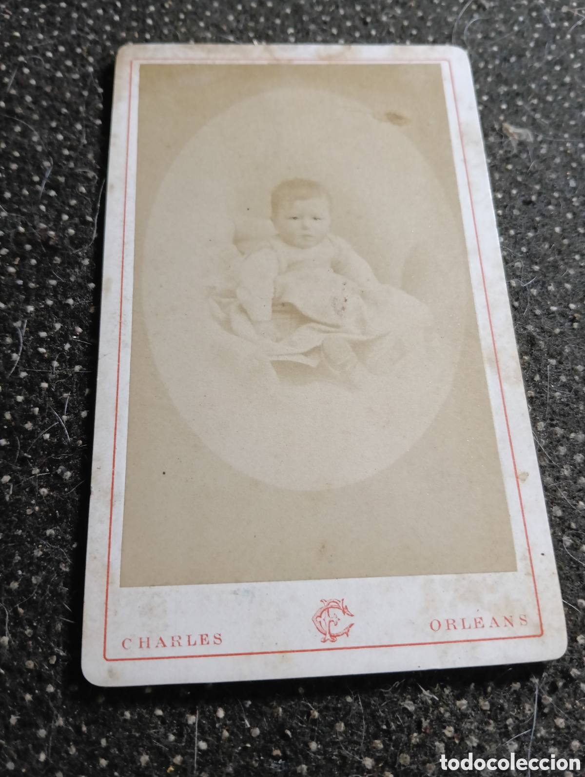 Fotograf&iacute;a antigua: 1865-1910 Fotograf&iacute;a Victoriana en cart&oacute;n de un ni&ntilde;o o una ni&ntilde;a mide 11 x 6,5 aprox.