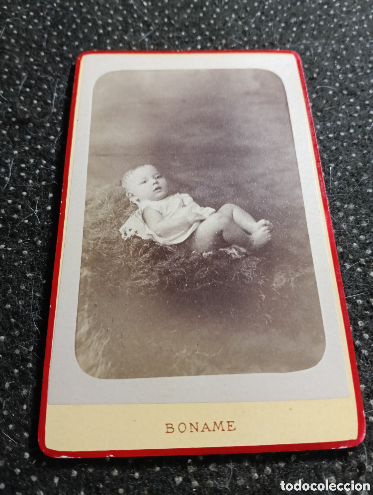 Fotograf&iacute;a antigua: 1865-1910 Fotograf&iacute;a Victoriana en cart&oacute;n de un ni&ntilde;o o una ni&ntilde;a mide 11 x 6,5 aprox.