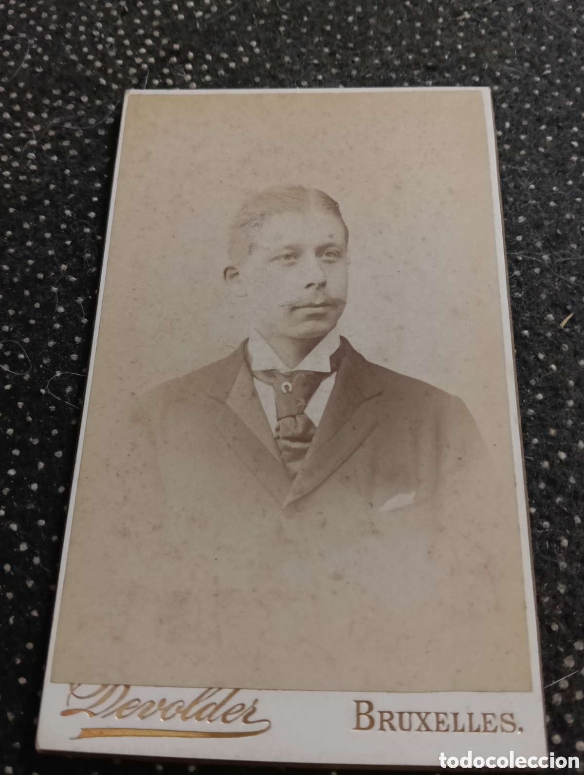 Fotograf&iacute;a antigua: 1865-1910 Fotograf&iacute;a Victoriana en cart&oacute;n de un se&ntilde;or de la &eacute;poca mide 11 x 6,5 aprox.