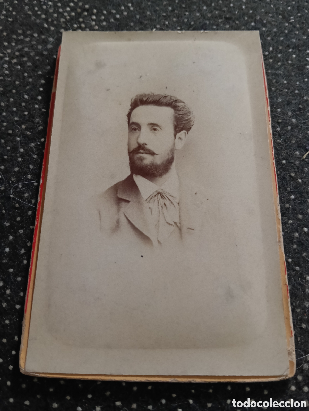 Fotograf&iacute;a antigua: 1865-1910 Fotograf&iacute;a Victoriana en cart&oacute;n de un se&ntilde;or de la &eacute;poca mide 11 x 6,5 aprox.