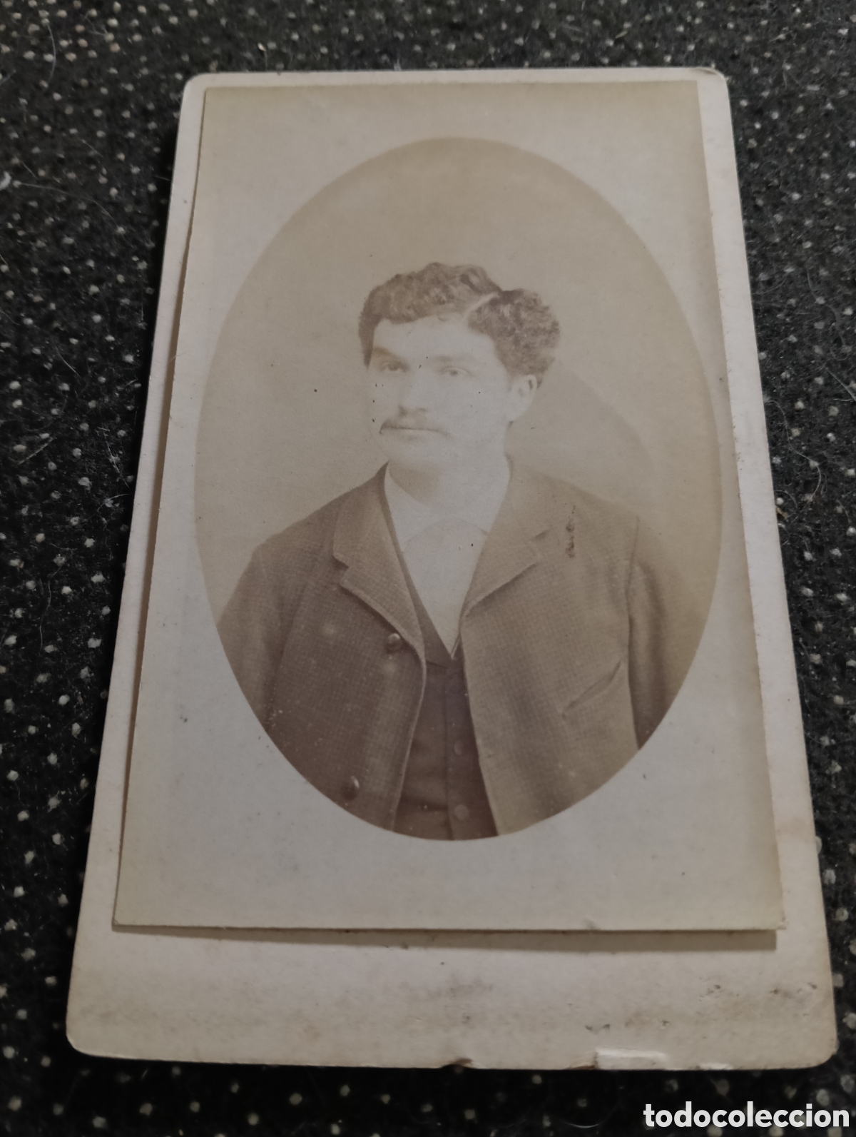 Fotograf&iacute;a antigua: 1865-1910 Fotograf&iacute;a Victoriana en cart&oacute;n de un se&ntilde;or de la &eacute;poca mide 11 x 6,5 aprox.