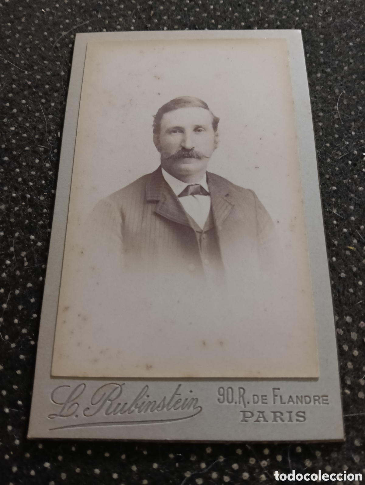 Fotograf&iacute;a antigua: 1865-1910 Fotograf&iacute;a Victoriana en cart&oacute;n de un se&ntilde;or de la &eacute;poca mide 11 x 6,5 aprox.