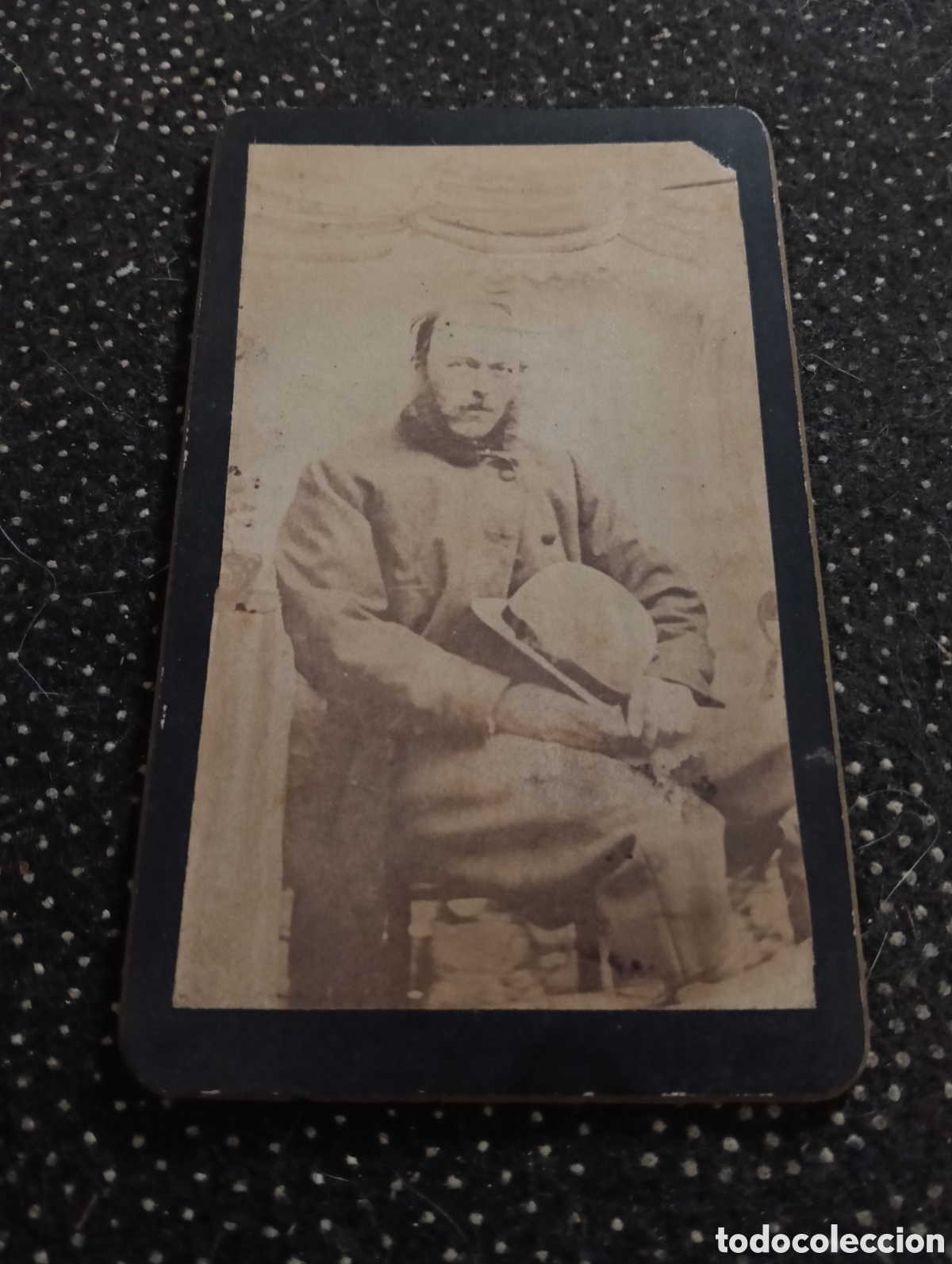 Fotograf&iacute;a antigua: 1865-1910 Fotograf&iacute;a Victoriana en cart&oacute;n de un se&ntilde;or de la &eacute;poca mide 11 x 6,5 aprox.