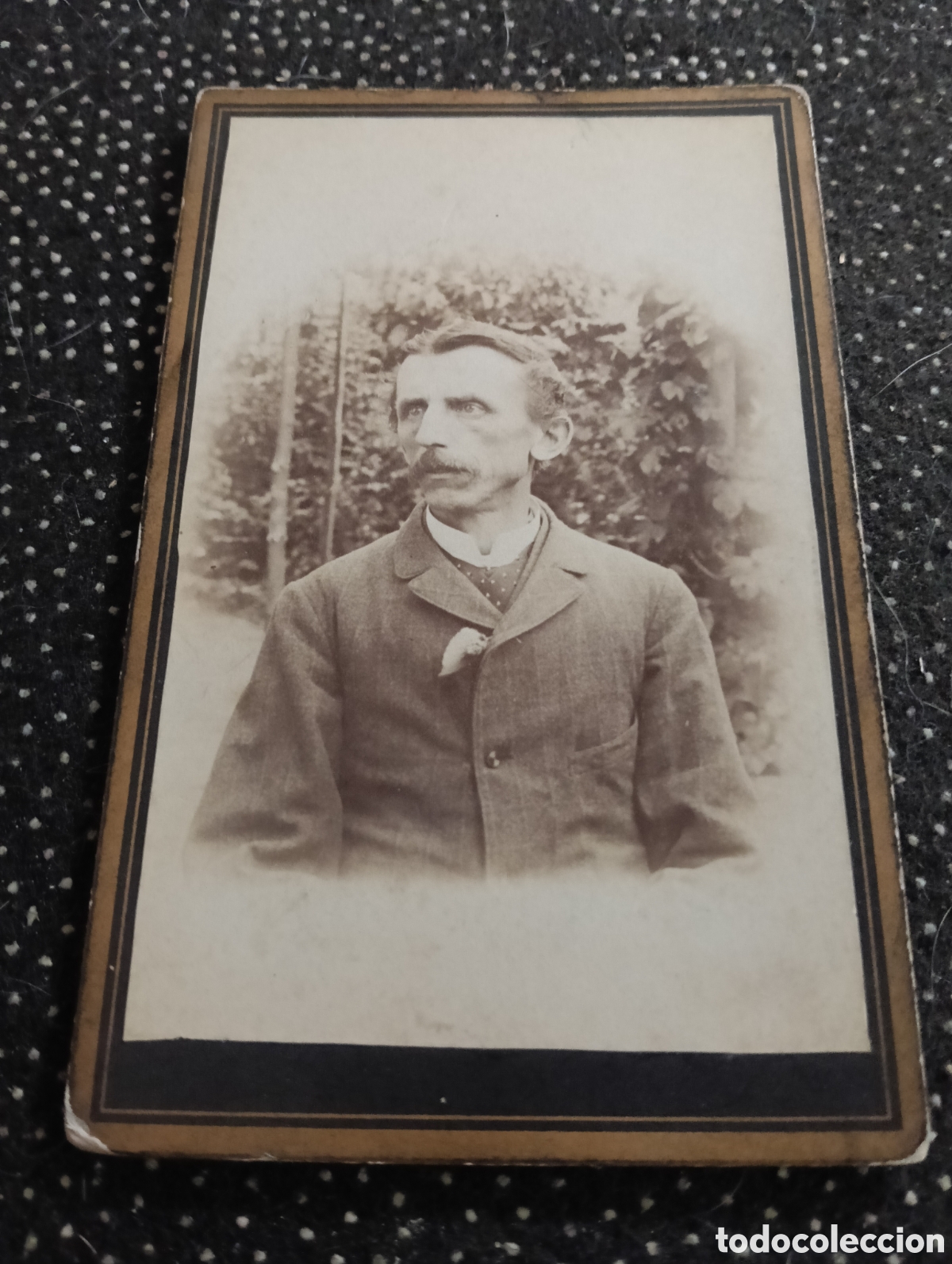 Fotograf&iacute;a antigua: 1865-1910 Fotograf&iacute;a Victoriana en cart&oacute;n de un se&ntilde;or de la &eacute;poca mide 11 x 6,5 aprox.