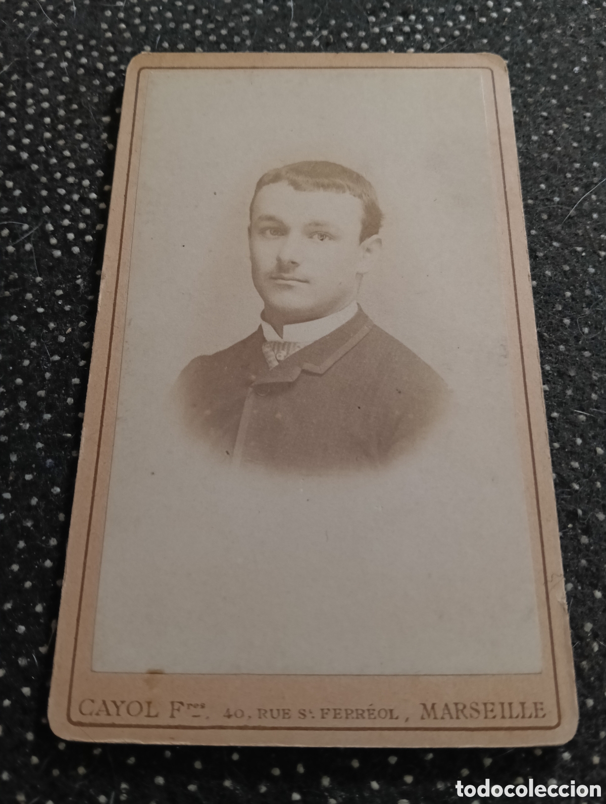 Antique Photography: 1865-1910 Fotograf&iacute;a Victoriana en cart&oacute;n de un se&ntilde;or de la &eacute;poca mide 11 x 6,5 aprox.