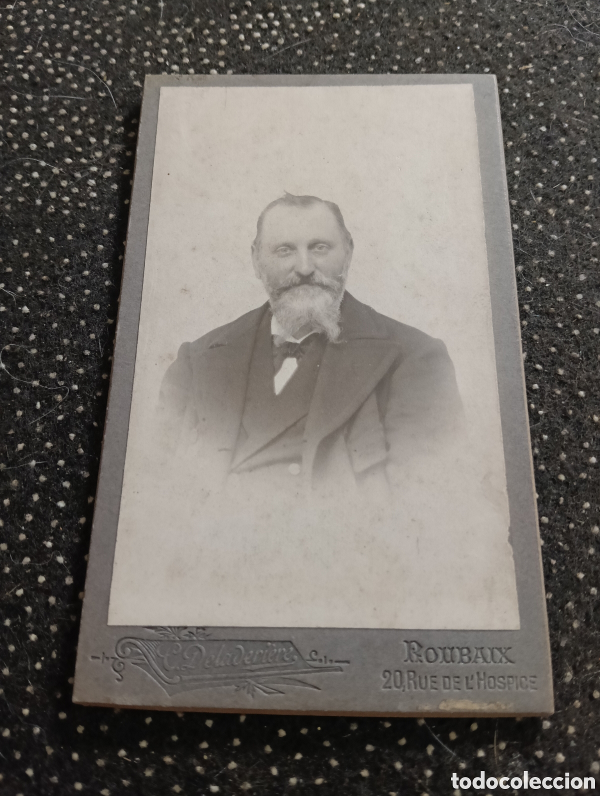 Fotograf&iacute;a antigua: 1865-1910 Fotograf&iacute;a Victoriana en cart&oacute;n de un se&ntilde;or de la &eacute;poca mide 11 x 6,5 aprox.