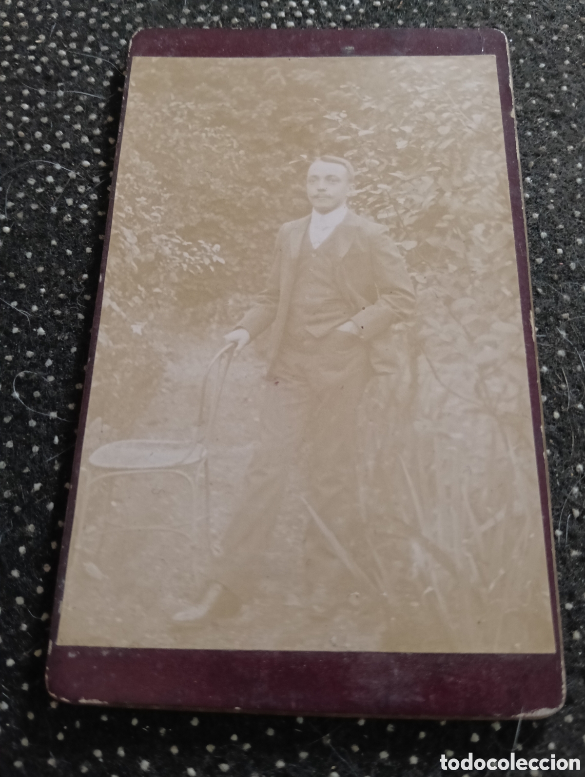 Fotograf&iacute;a antigua: 1865-1910 Fotograf&iacute;a Victoriana en cart&oacute;n de un se&ntilde;or de la &eacute;poca mide 11 x 6,5 aprox.