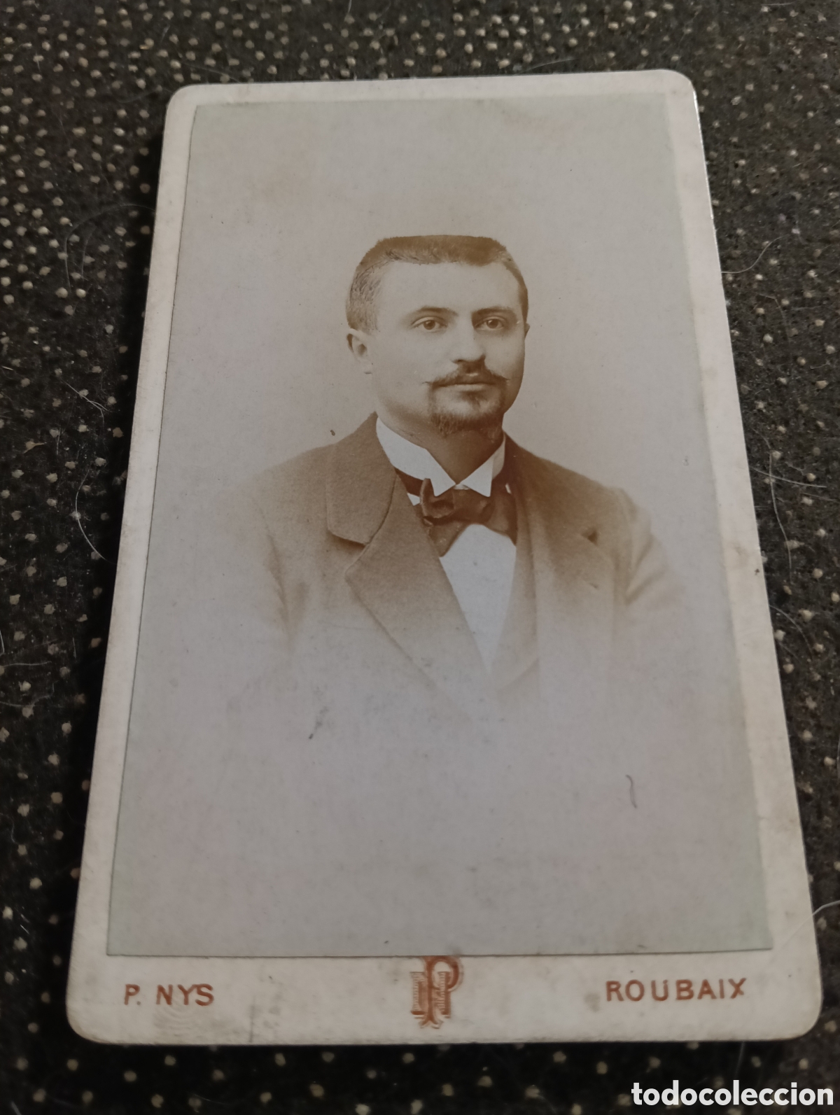 Fotograf&iacute;a antigua: 1865-1910 Fotograf&iacute;a Victoriana en cart&oacute;n de un se&ntilde;or de la &eacute;poca mide 11 x 6,5 aprox.