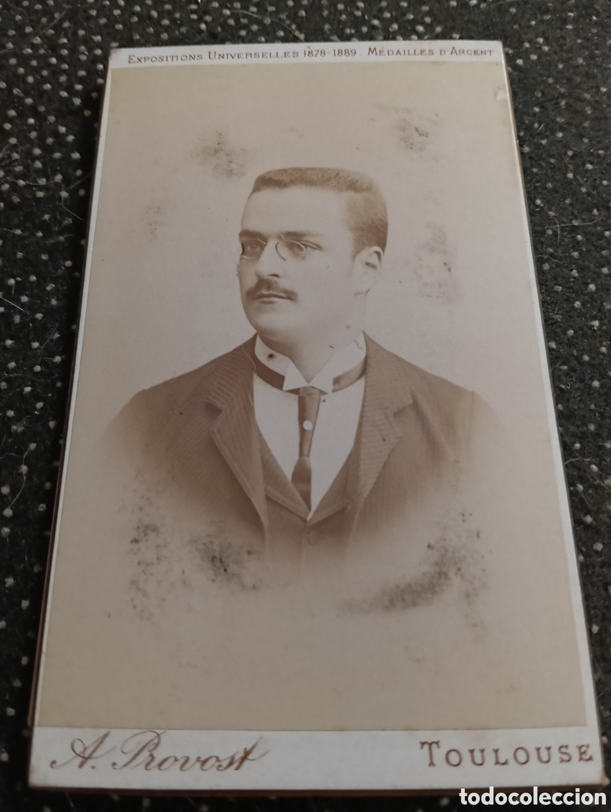Fotograf&iacute;a antigua: 1865-1910 Fotograf&iacute;a Victoriana en cart&oacute;n de un se&ntilde;or de la &eacute;poca mide 11 x 6,5 aprox.
