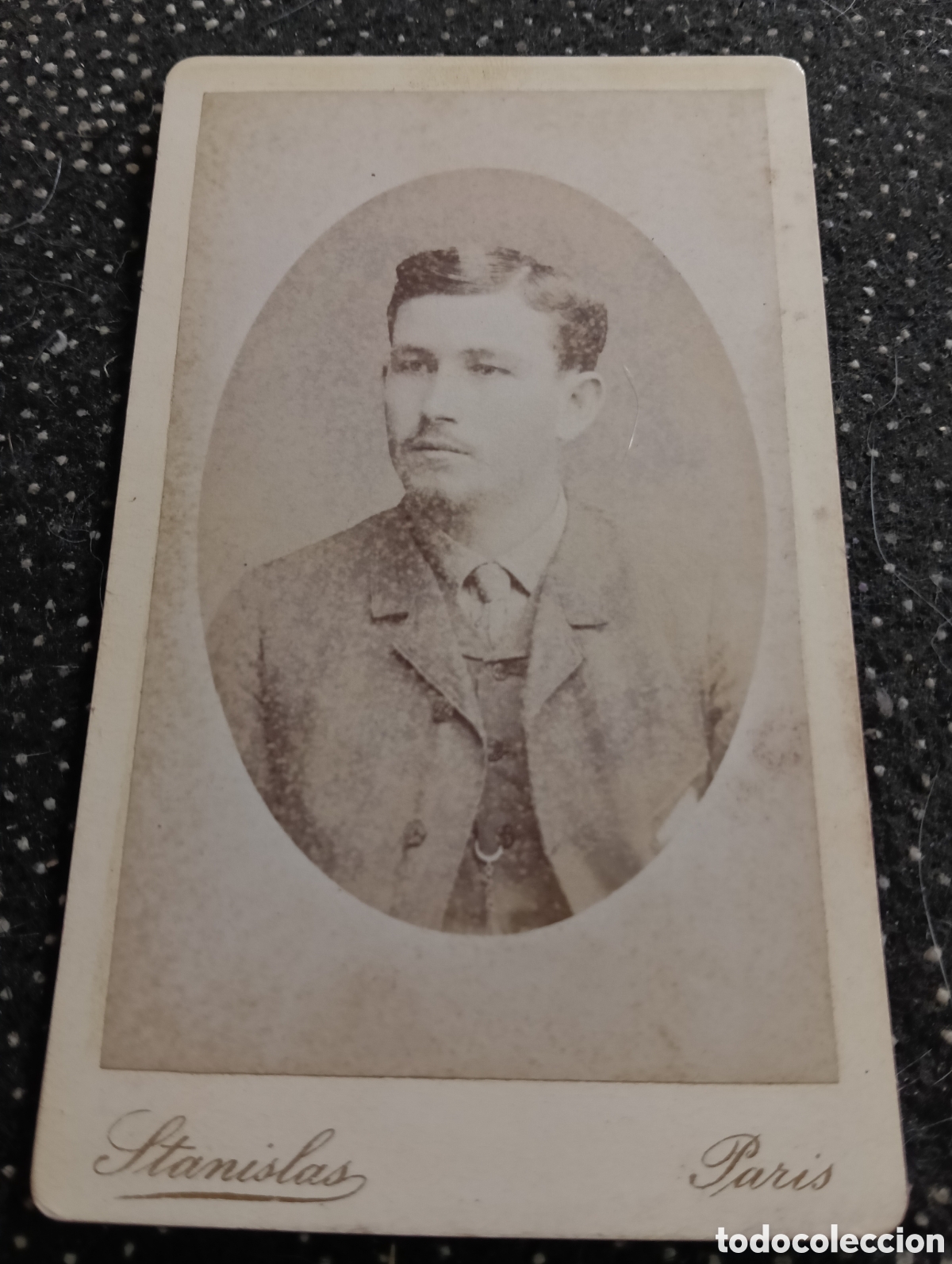 Fotograf&iacute;a antigua: 1865-1910 Fotograf&iacute;a Victoriana en cart&oacute;n de un se&ntilde;or de la &eacute;poca mide 11 x 6,5 aprox.