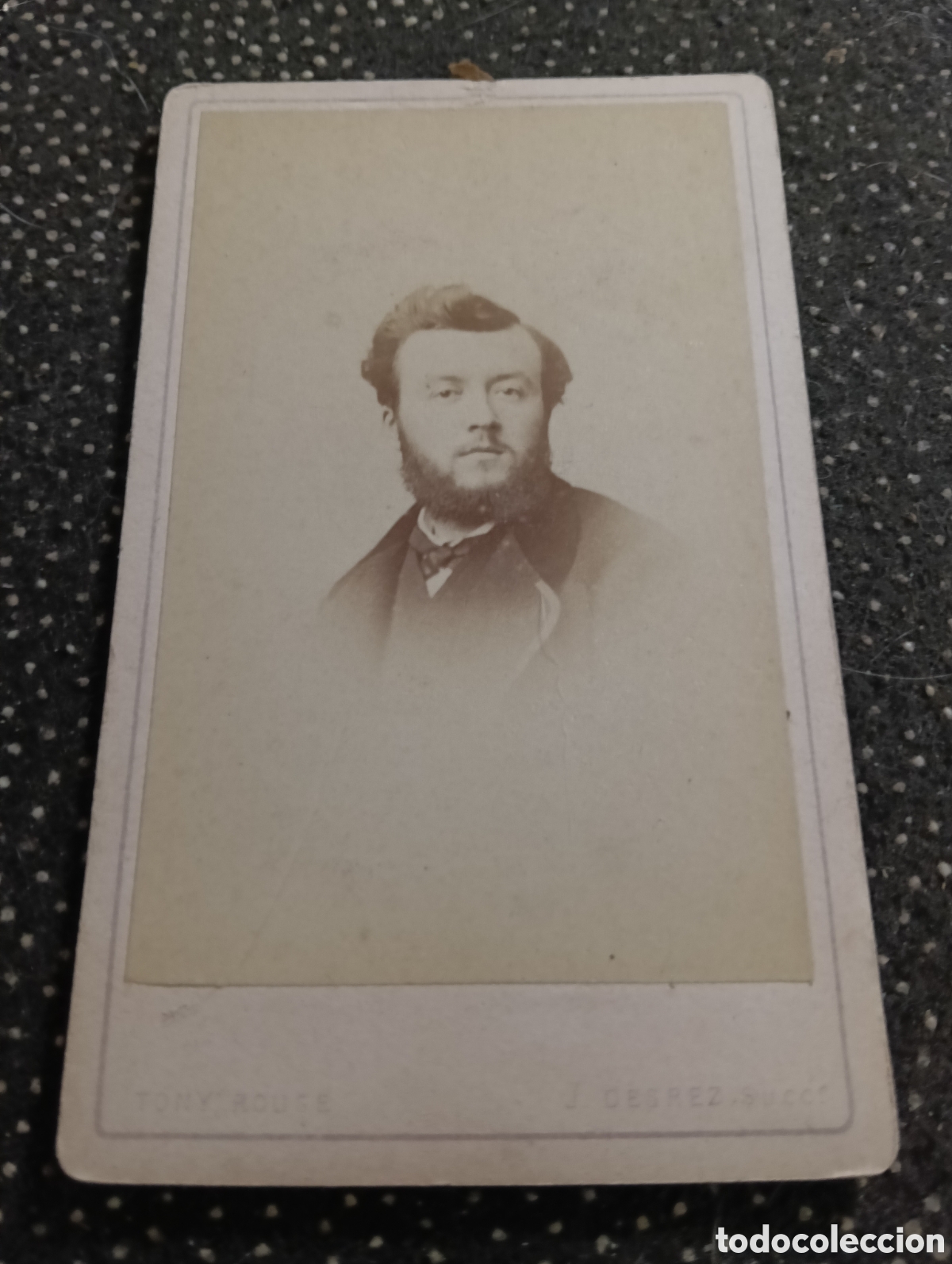 Fotograf&iacute;a antigua: 1865-1910 Fotograf&iacute;a Victoriana en cart&oacute;n de un se&ntilde;or de la &eacute;poca mide 11 x 6,5 aprox.