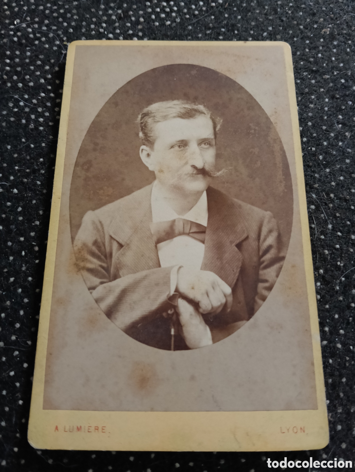Fotograf&iacute;a antigua: 1865-1910 Fotograf&iacute;a Victoriana en cart&oacute;n de un se&ntilde;or de la &eacute;poca mide 11 x 6,5 aprox.