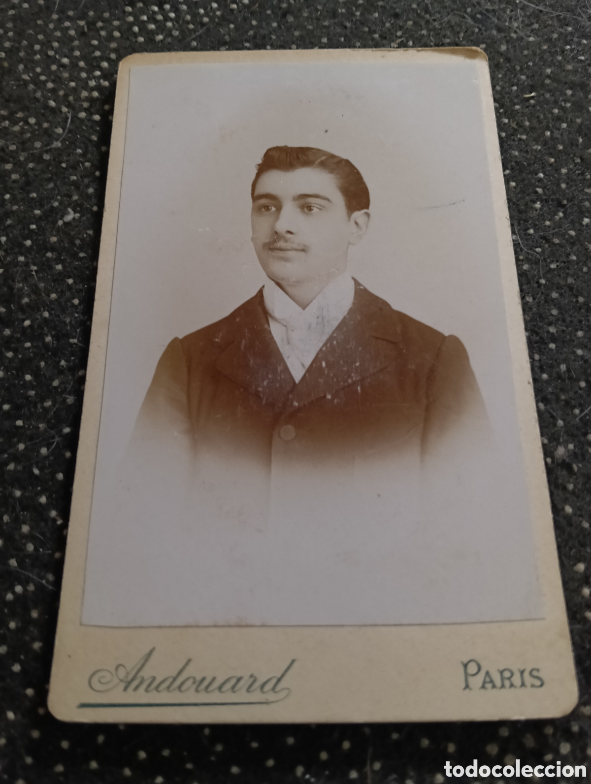 Fotograf&iacute;a antigua: 1865-1910 Fotograf&iacute;a Victoriana en cart&oacute;n de un se&ntilde;or de la &eacute;poca mide 11 x 6,5 aprox.