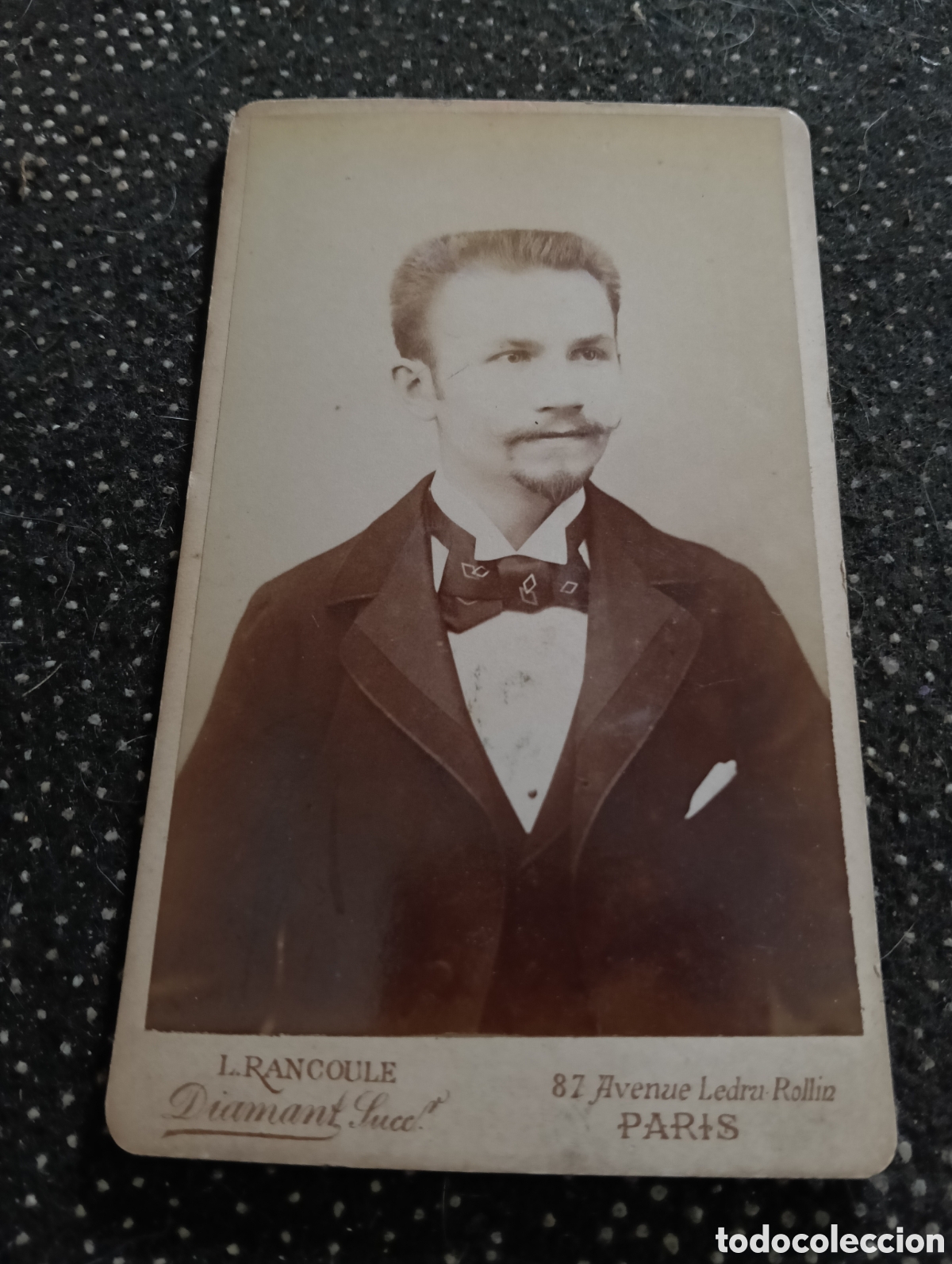 Fotograf&iacute;a antigua: 1865-1910 Fotograf&iacute;a Victoriana en cart&oacute;n de un se&ntilde;or de la &eacute;poca mide 11 x 6,5 aprox.