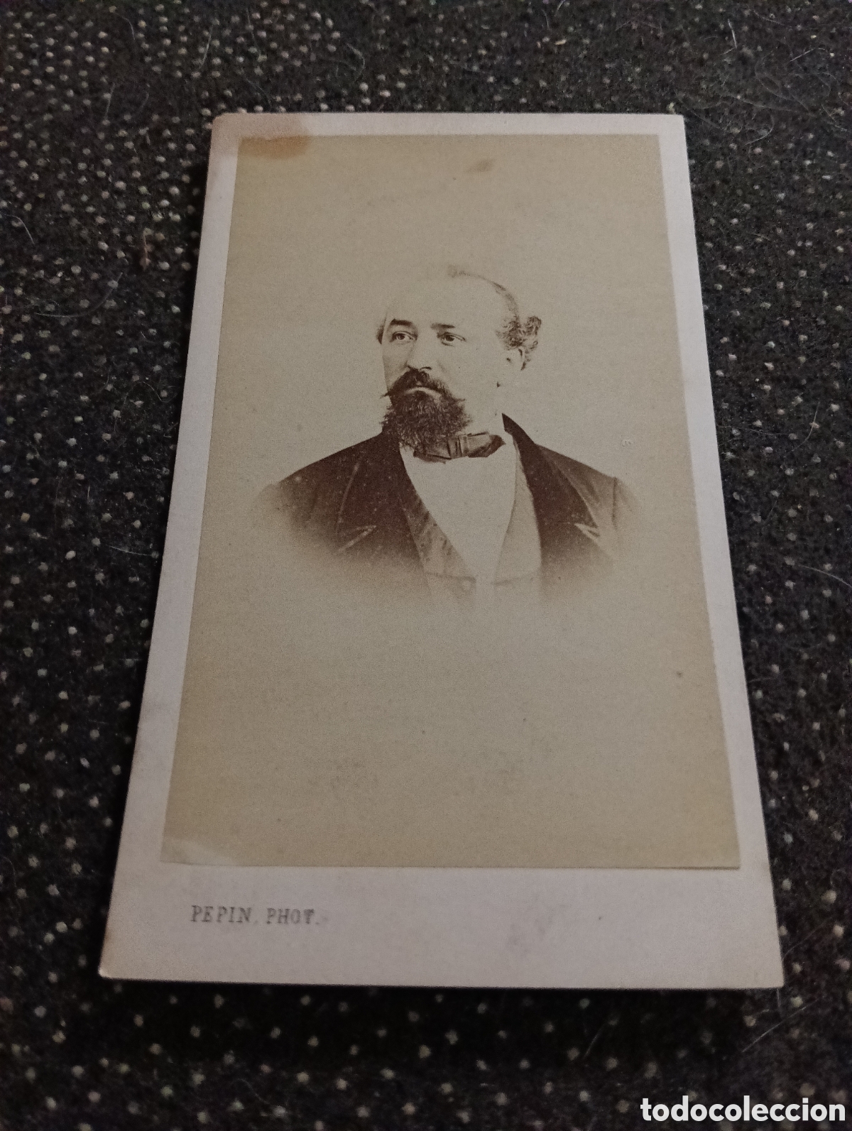 Fotograf&iacute;a antigua: 1865-1910 Fotograf&iacute;a Victoriana en cart&oacute;n de un se&ntilde;or de la &eacute;poca mide 11 x 6,5 aprox.