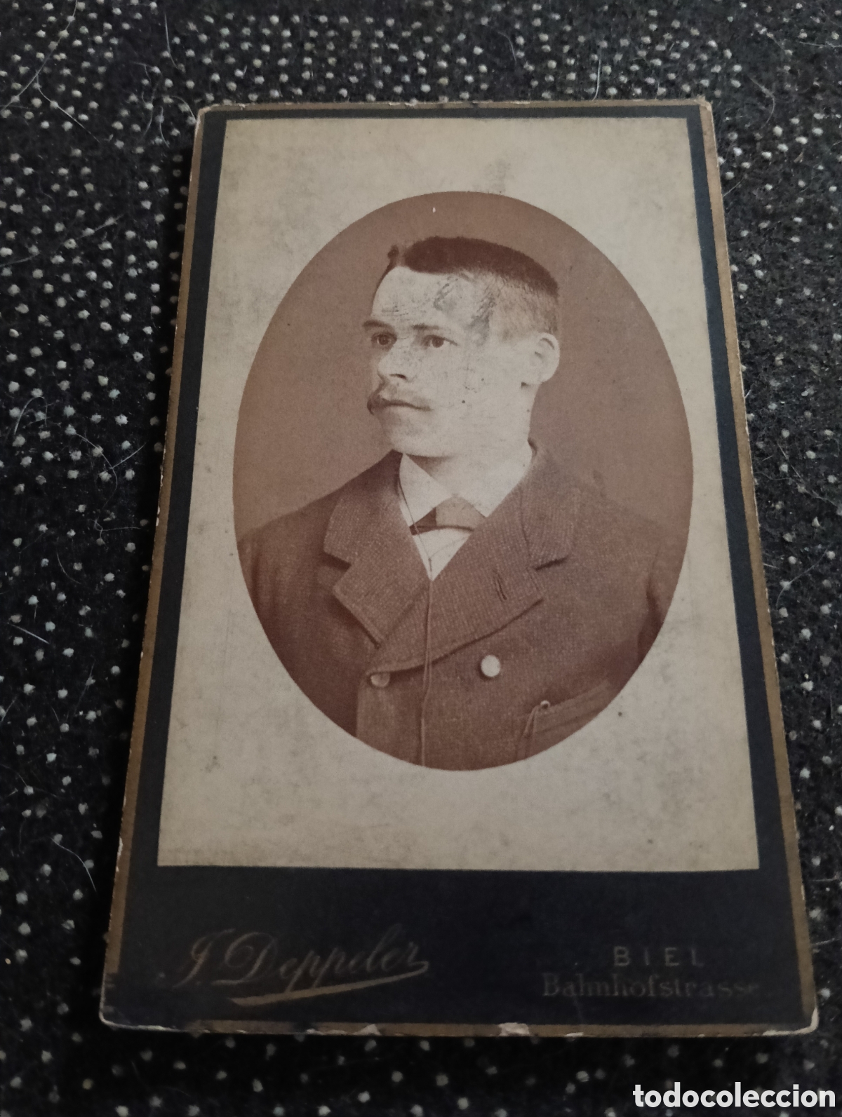 Fotograf&iacute;a antigua: 1865-1910 Fotograf&iacute;a Victoriana en cart&oacute;n de un se&ntilde;or de la &eacute;poca mide 11 x 6,5 aprox.