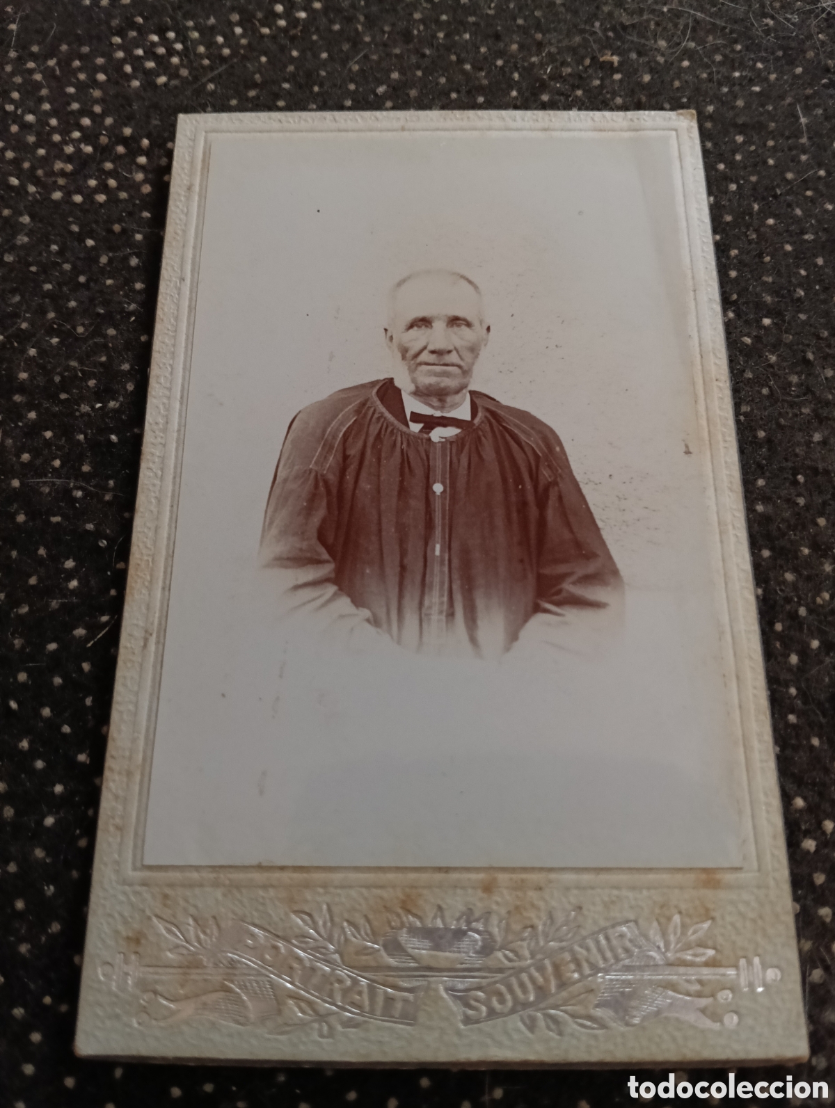 Fotograf&iacute;a antigua: 1865-1910 Fotograf&iacute;a Victoriana en cart&oacute;n de un se&ntilde;or de la &eacute;poca mide 11 x 6,5 aprox.