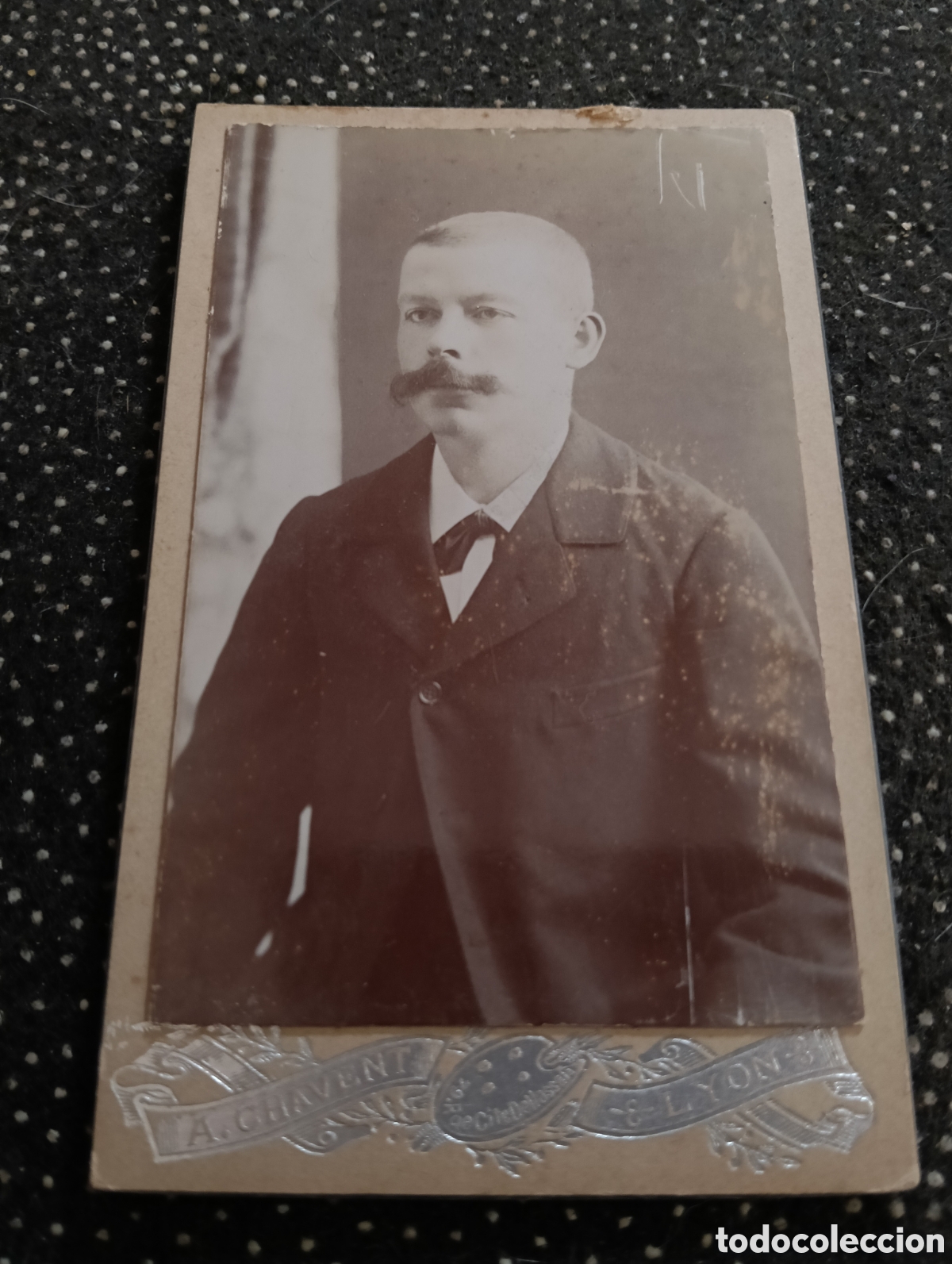 Fotograf&iacute;a antigua: 1865-1910 Fotograf&iacute;a Victoriana en cart&oacute;n de un se&ntilde;or de la &eacute;poca mide 11 x 6,5 aprox.