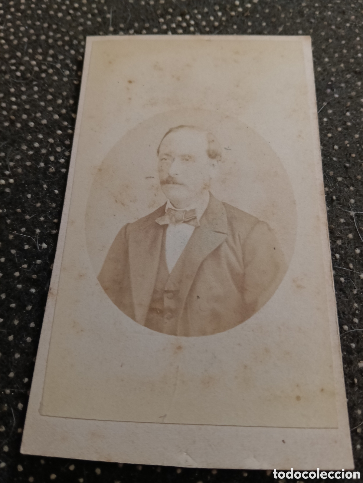 Fotograf&iacute;a antigua: 1865-1910 Fotograf&iacute;a Victoriana en cart&oacute;n de un se&ntilde;or de la &eacute;poca mide 11 x 6,5 aprox.