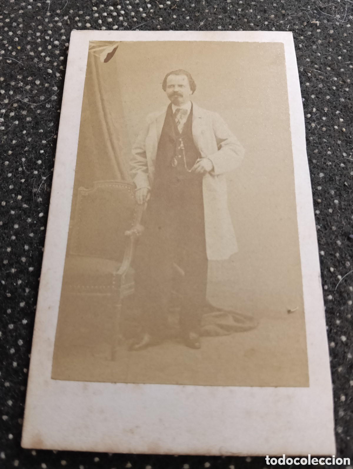 Fotograf&iacute;a antigua: 1865-1910 Fotograf&iacute;a Victoriana en cart&oacute;n de un se&ntilde;or de la &eacute;poca mide 11 x 6,5 aprox.