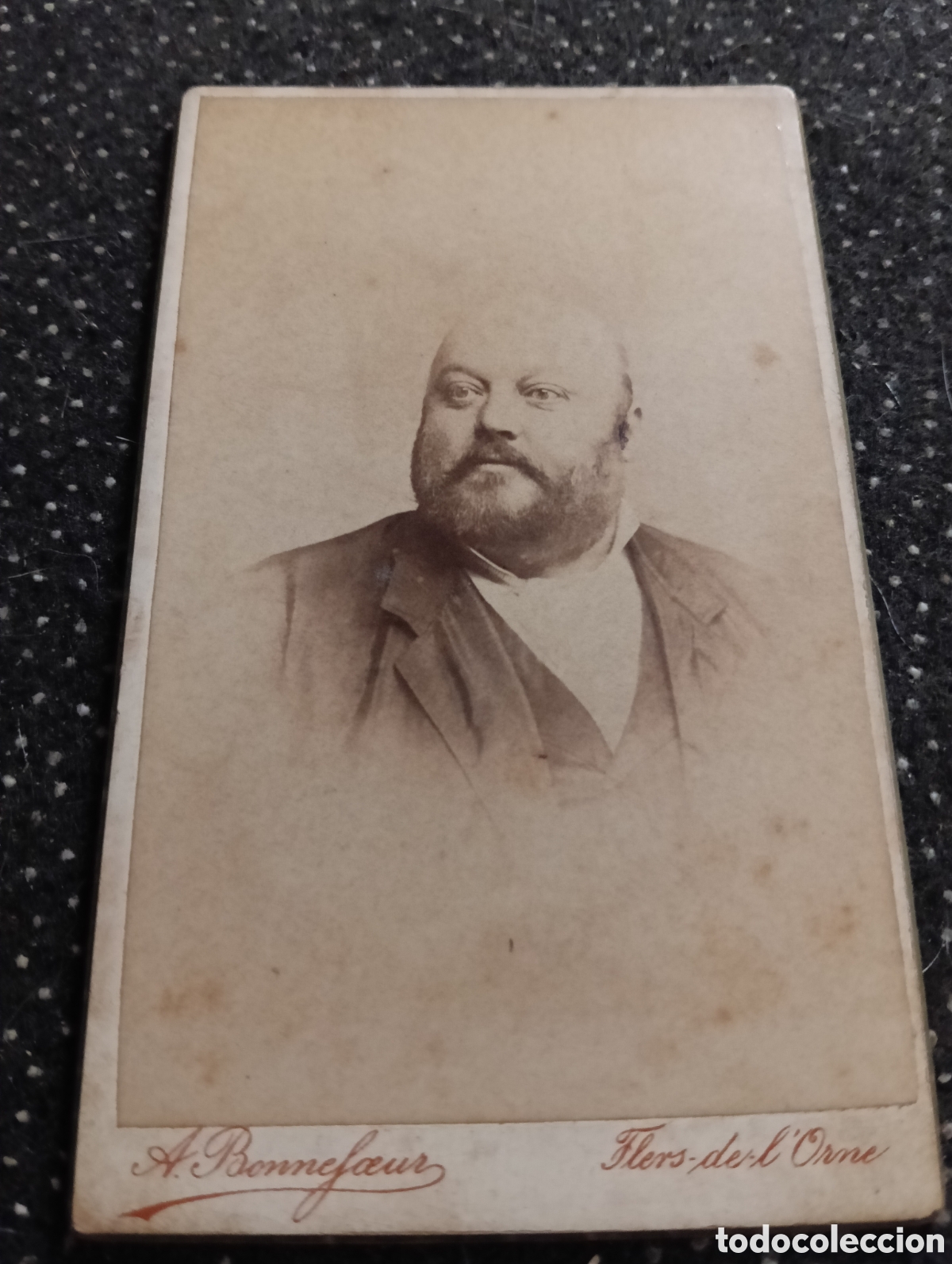 Fotograf&iacute;a antigua: 1865-1910 Fotograf&iacute;a Victoriana en cart&oacute;n de un se&ntilde;or de la &eacute;poca mide 11 x 6,5 aprox.
