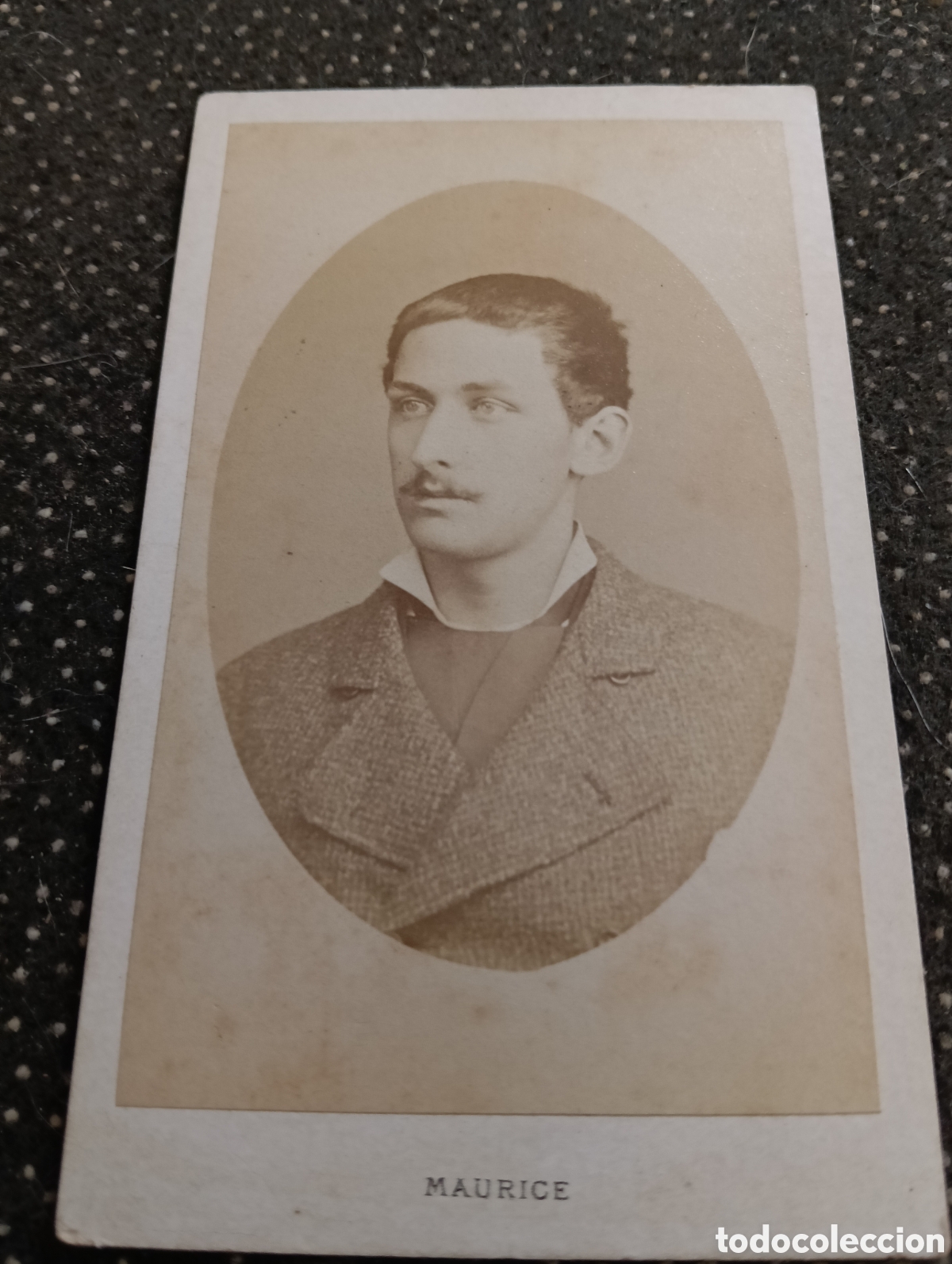 Fotograf&iacute;a antigua: 1865-1910 Fotograf&iacute;a Victoriana en cart&oacute;n de un se&ntilde;or de la &eacute;poca mide 11 x 6,5 aprox.