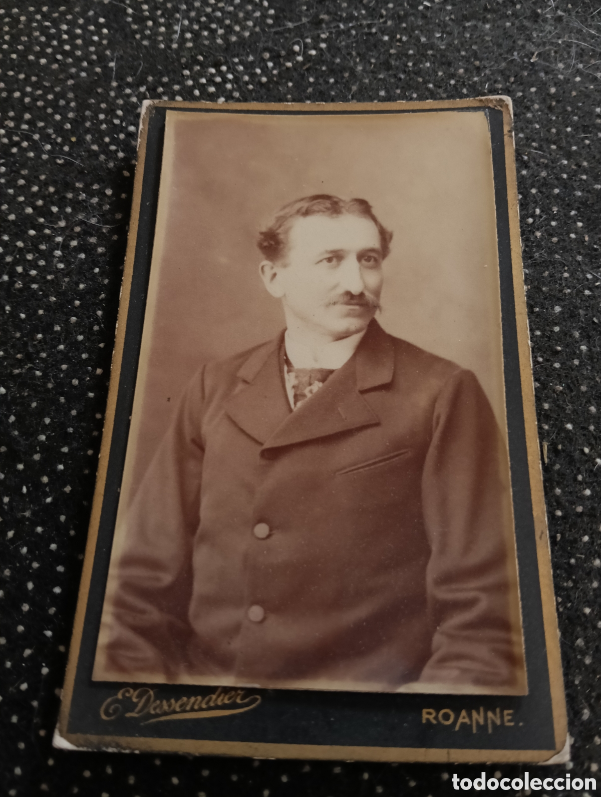 Fotograf&iacute;a antigua: 1865-1910 Fotograf&iacute;a Victoriana en cart&oacute;n de un se&ntilde;or de la &eacute;poca mide 11 x 6,5 aprox.