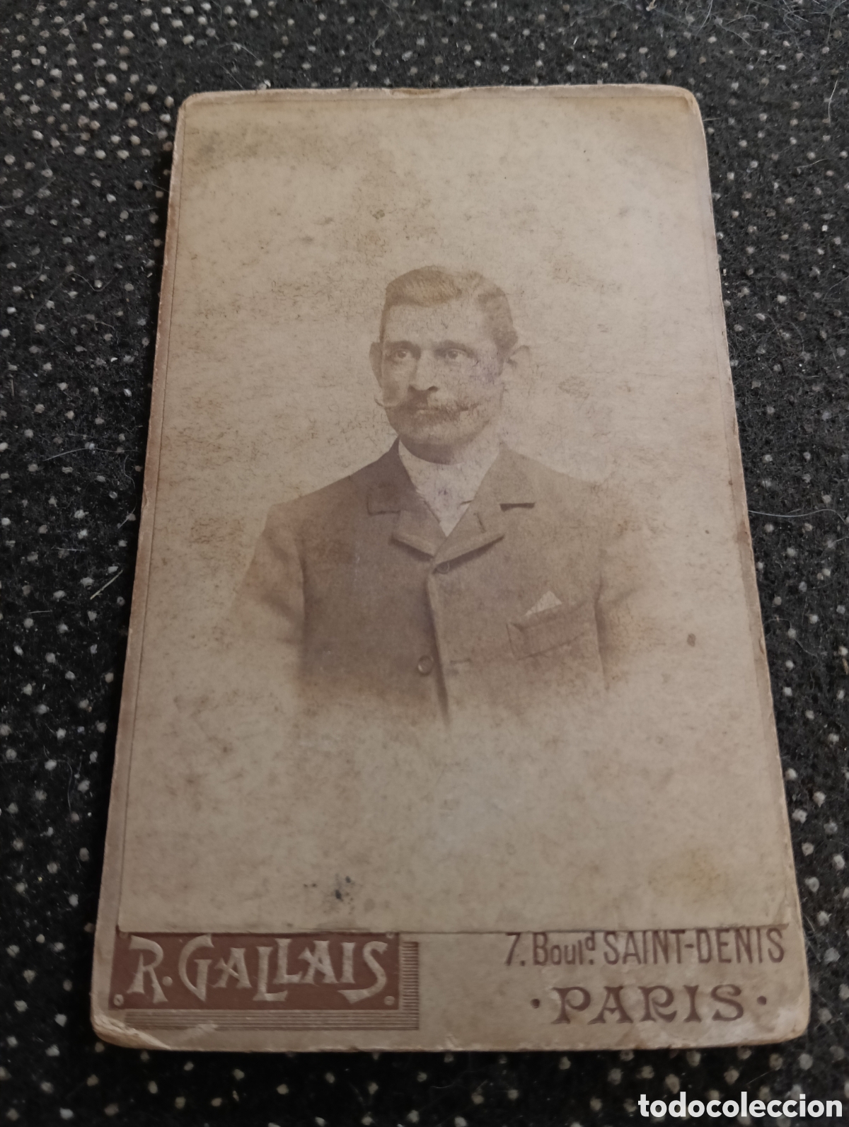 Fotograf&iacute;a antigua: 1865-1910 Fotograf&iacute;a Victoriana en cart&oacute;n de un se&ntilde;or de la &eacute;poca mide 11 x 6,5 aprox.