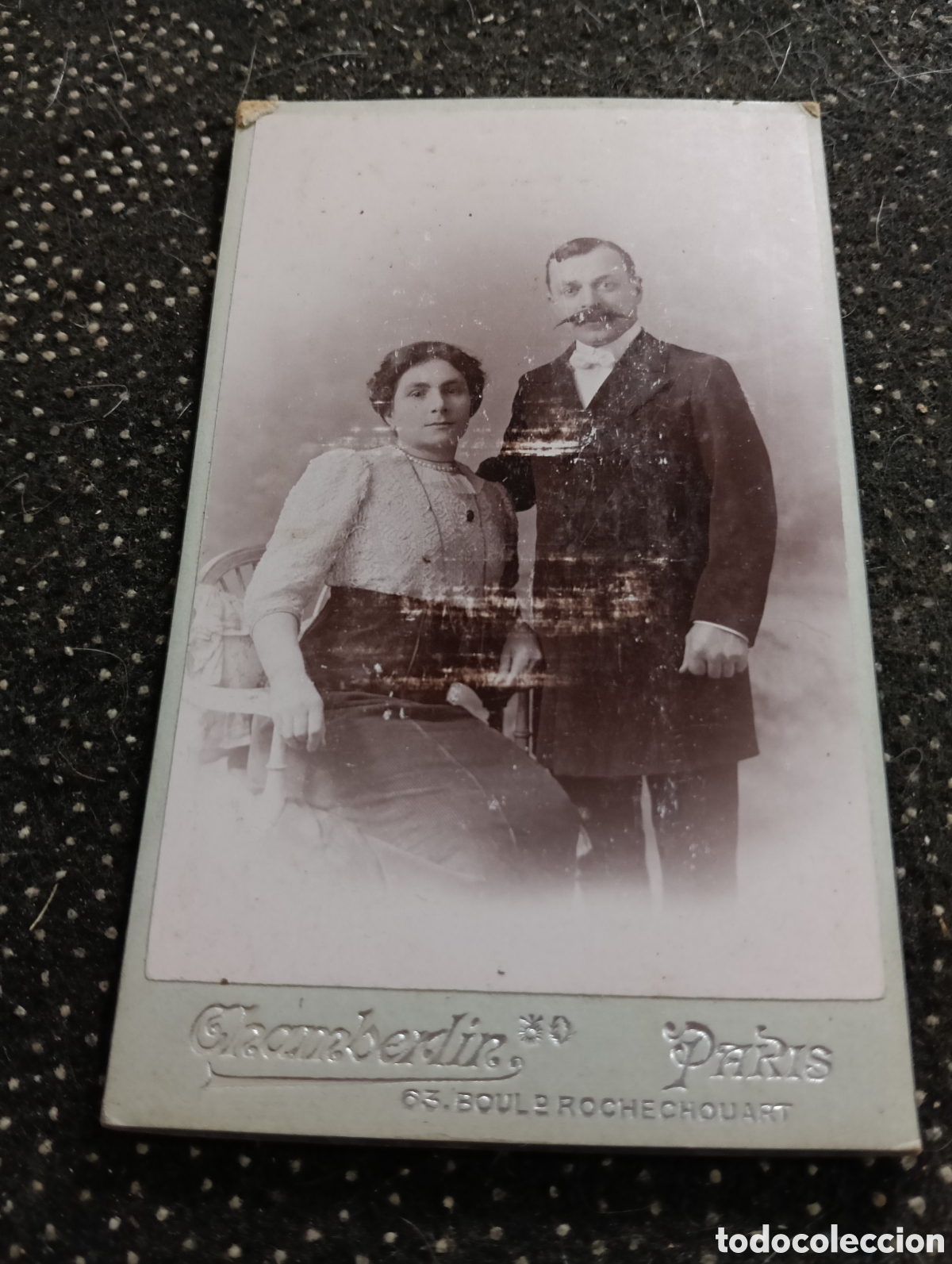 Fotograf&iacute;a antigua: 1865-1910 Fotograf&iacute;a Victoriana en cart&oacute;n de un matrimonio de la &eacute;poca mide 11 x 6,5 aprox.