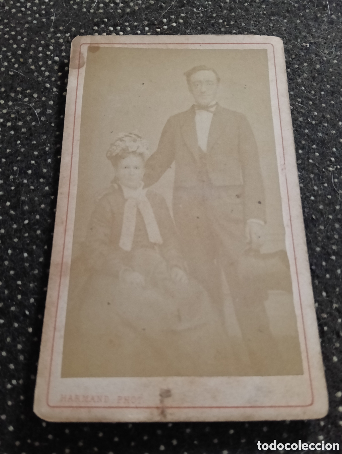 Fotograf&iacute;a antigua: 1865-1910 Fotograf&iacute;a Victoriana en cart&oacute;n de un matrimonio de la &eacute;poca mide 11 x 6,5 aprox.